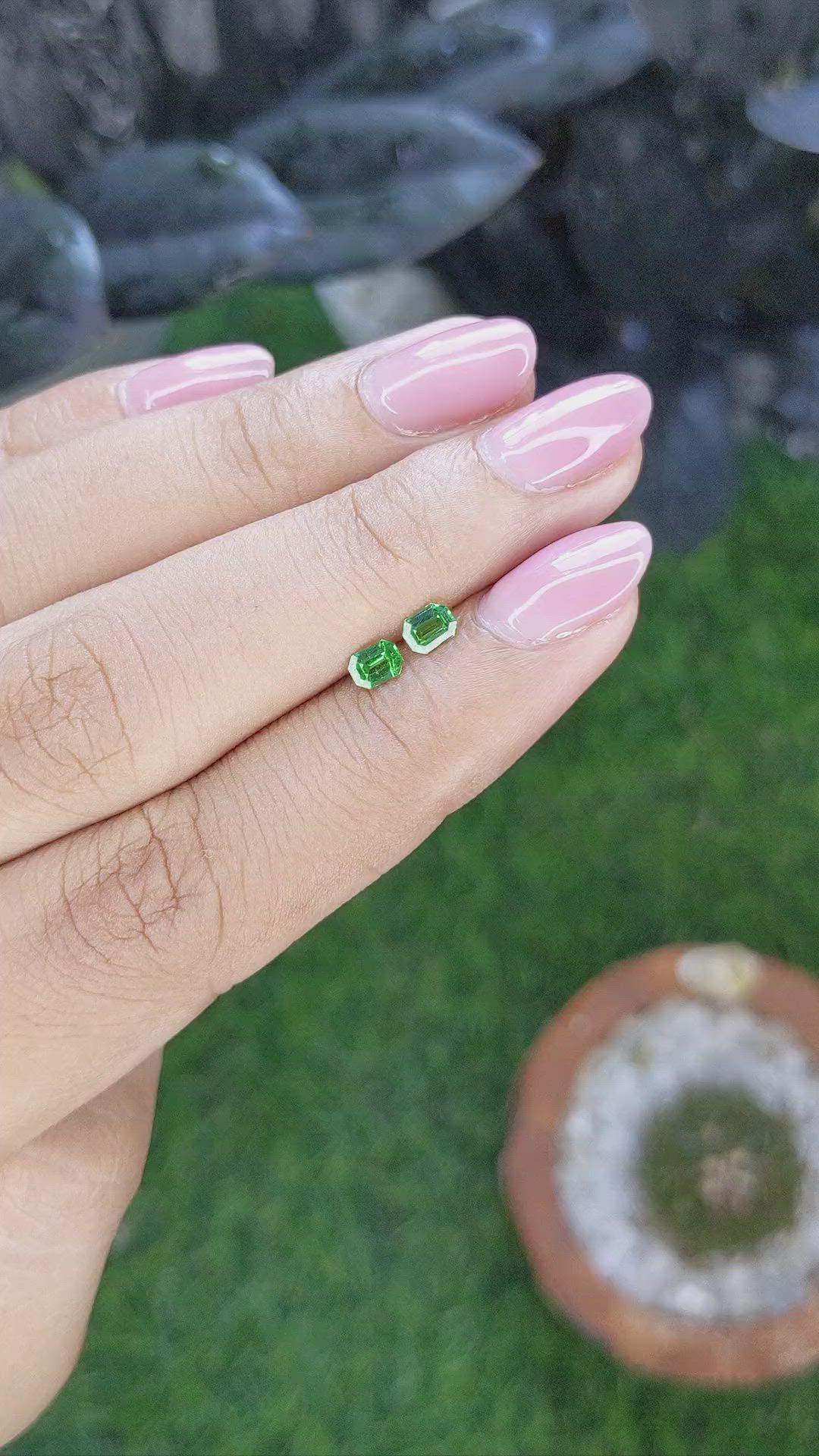 0.41&nbsp;Ct.Tw.Total Carat Weight Tsavorite Garnet Pair from Tanzania Size Video