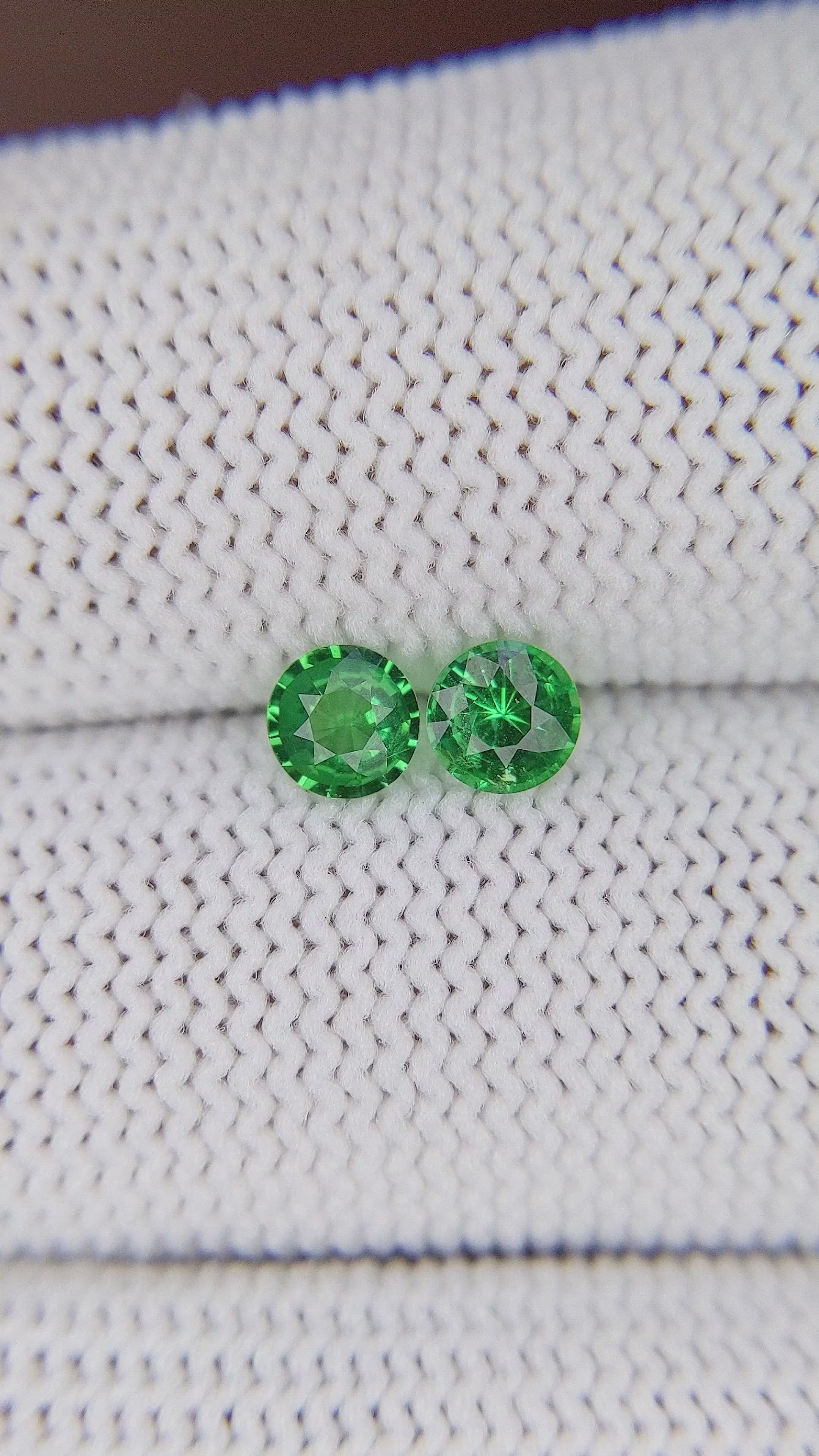 0.73&nbsp;Ct.Tw.Total Carat Weight Tsavorite Garnet Pair from Tanzania Size Video