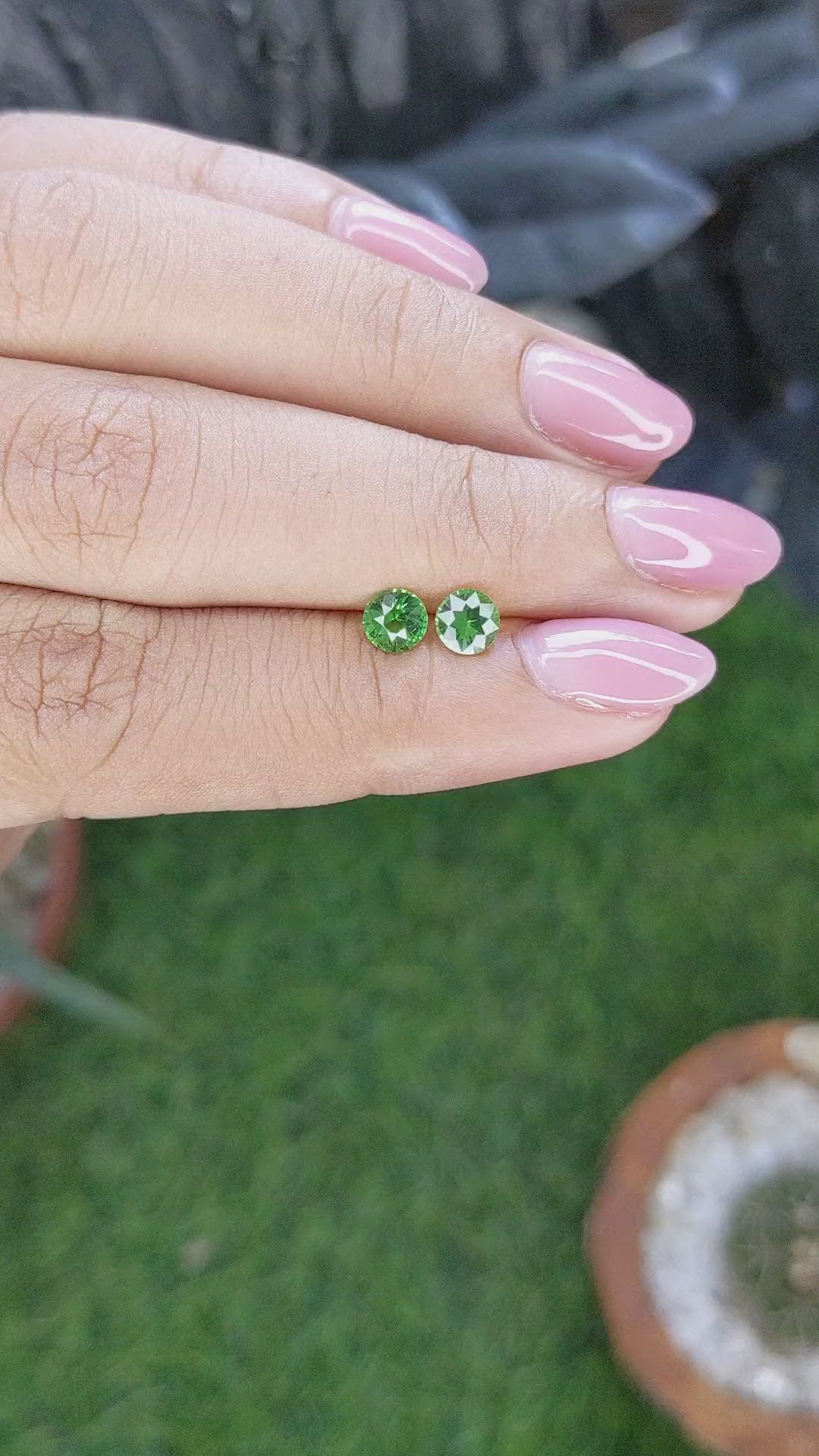 0.84&nbsp;Ct.Tw.Total Carat Weight Tsavorite Garnet Pair from Tanzania Size Video