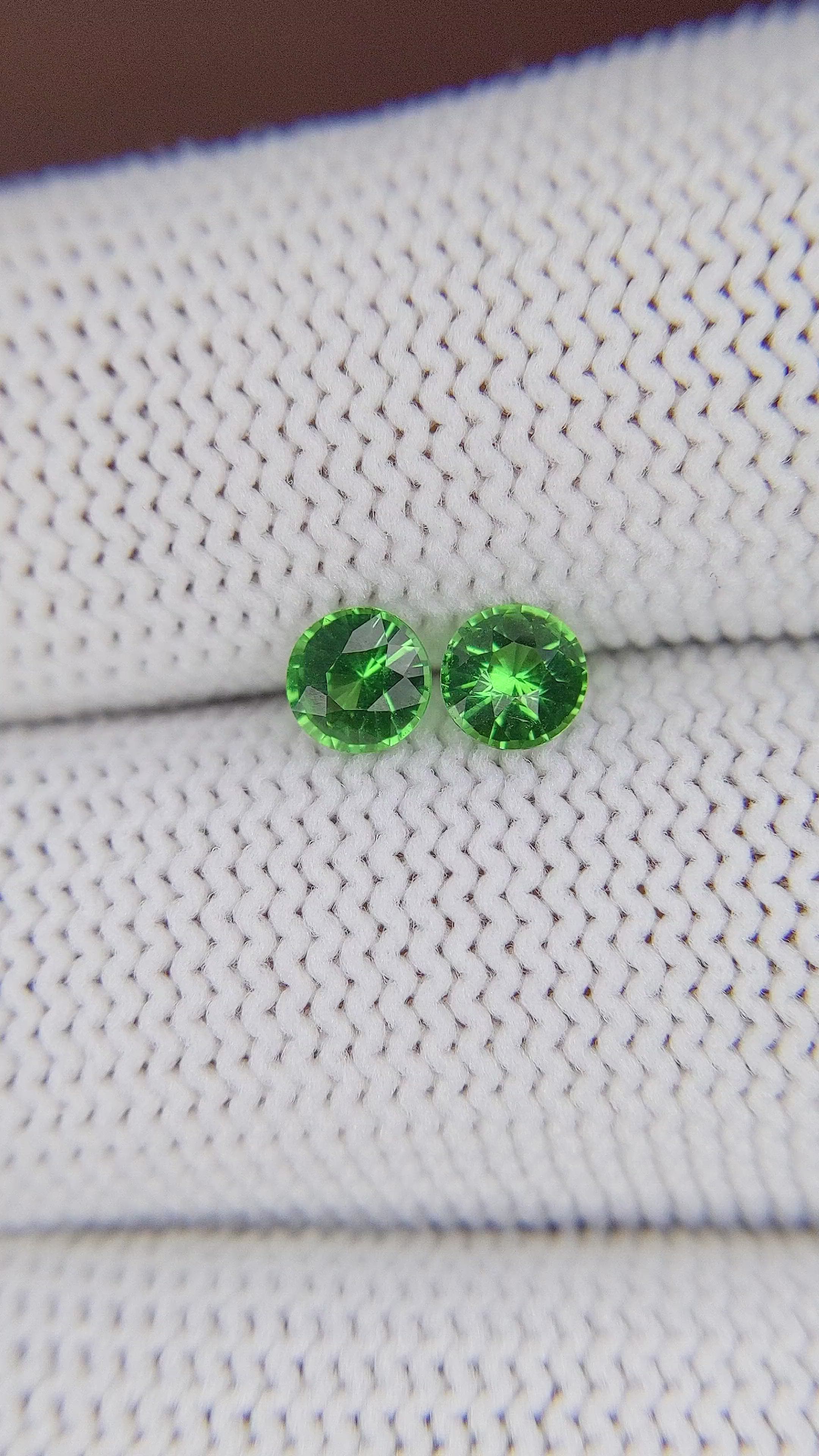 0.84&nbsp;Ct.Tw.Total Carat Weight Tsavorite Garnet Pair from Tanzania Size Video