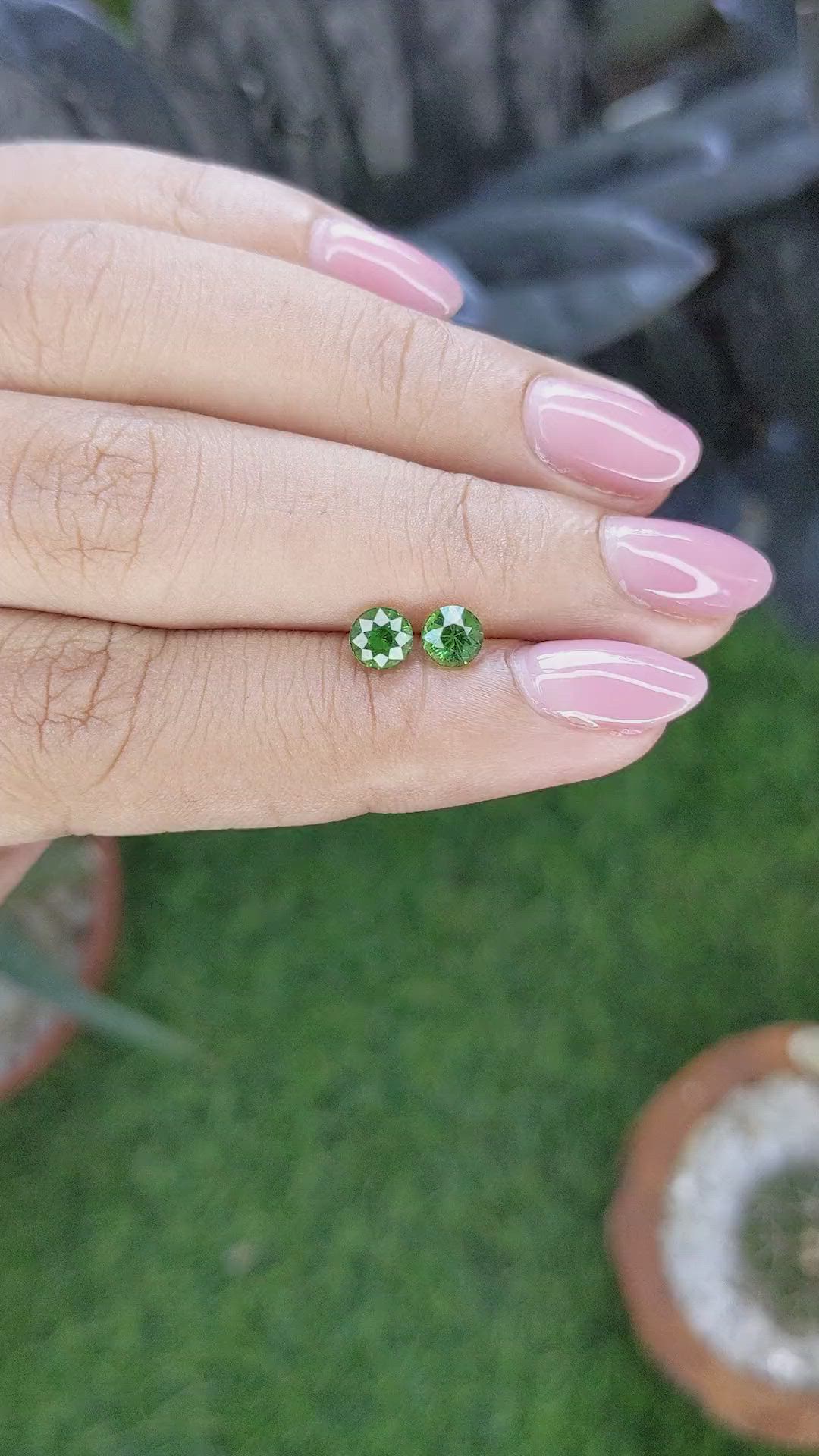 1.06&nbsp;Ct.Tw.Total Carat Weight Tsavorite Garnet Pair from Tanzania Size Video