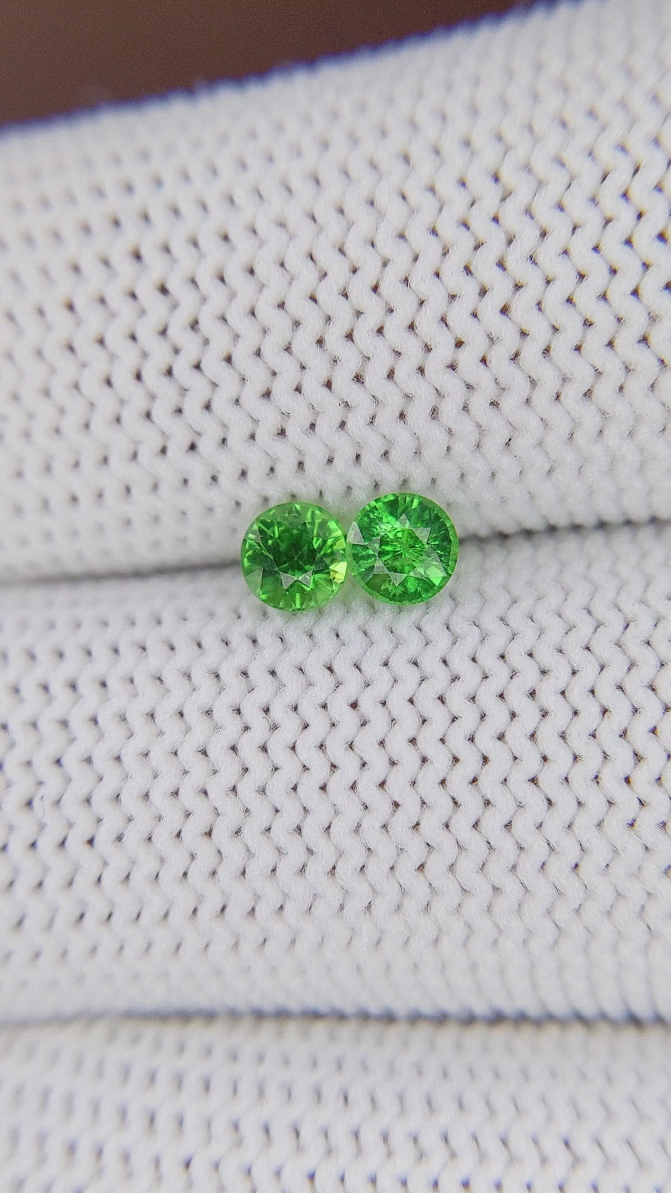 0.62&nbsp;Ct.Tw.Total Carat Weight Tsavorite Garnet Pair from Tanzania Size Video