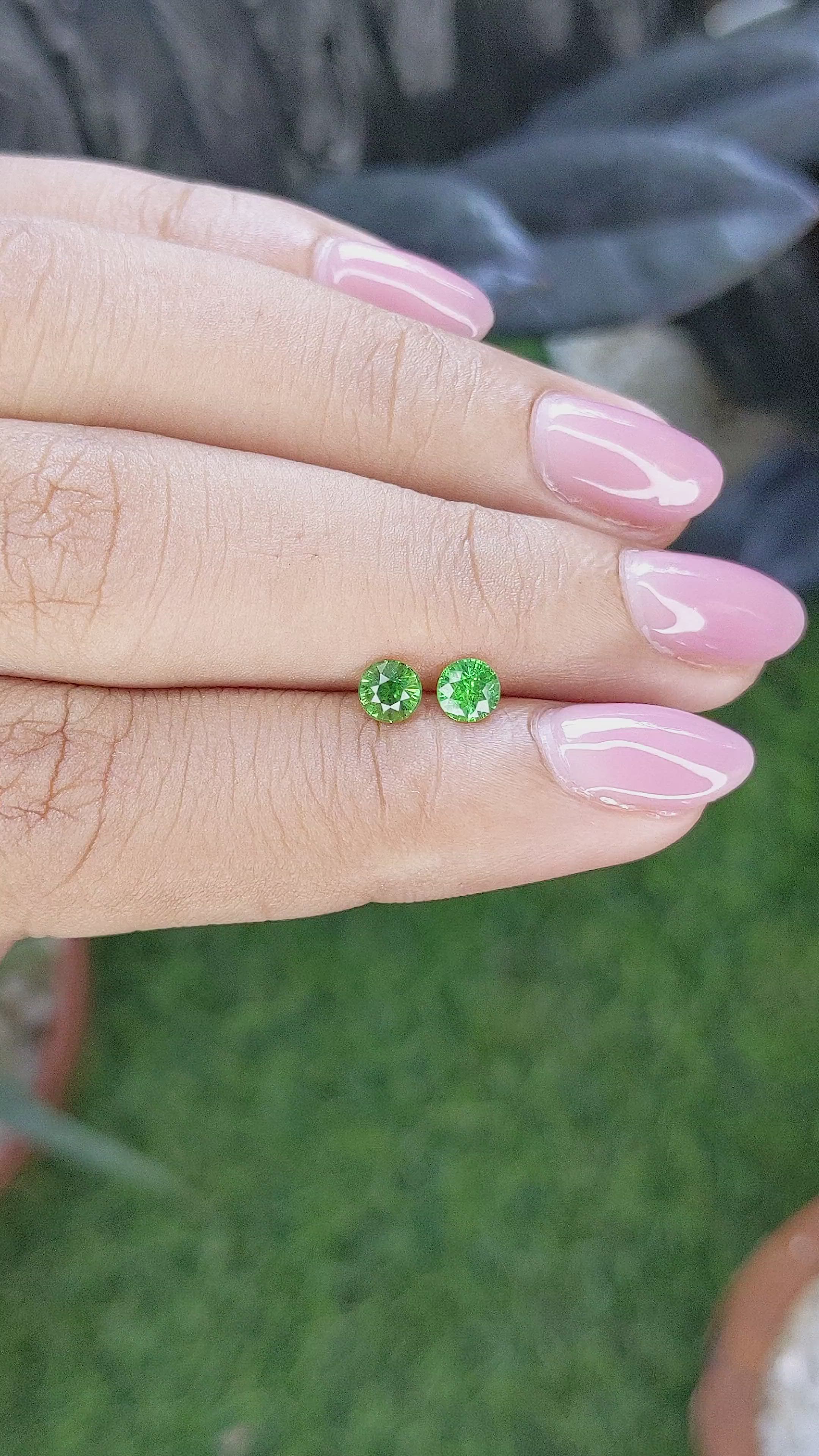 0.62&nbsp;Ct.Tw.Total Carat Weight Tsavorite Garnet Pair from Tanzania Size Video