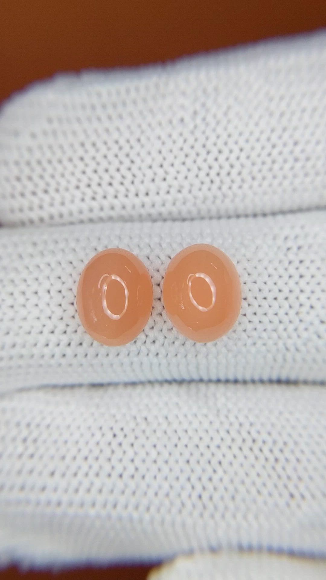 4.57&nbsp;Ct.Tw.Total Carat Weight Peach Cabochon Moonstone Pair from Ceylon (Sri Lanka) Size Video