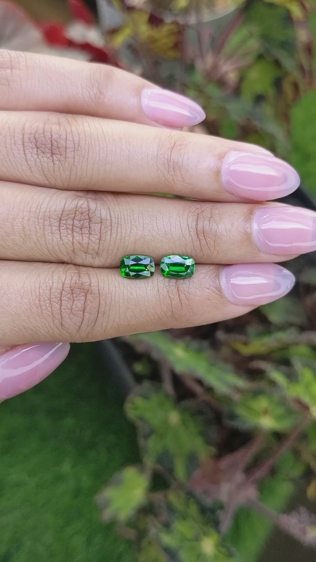 2.21&nbsp;Ct.Tw.Total Carat Weight Tsavorite Garnet Pair from Madagascar Size Video