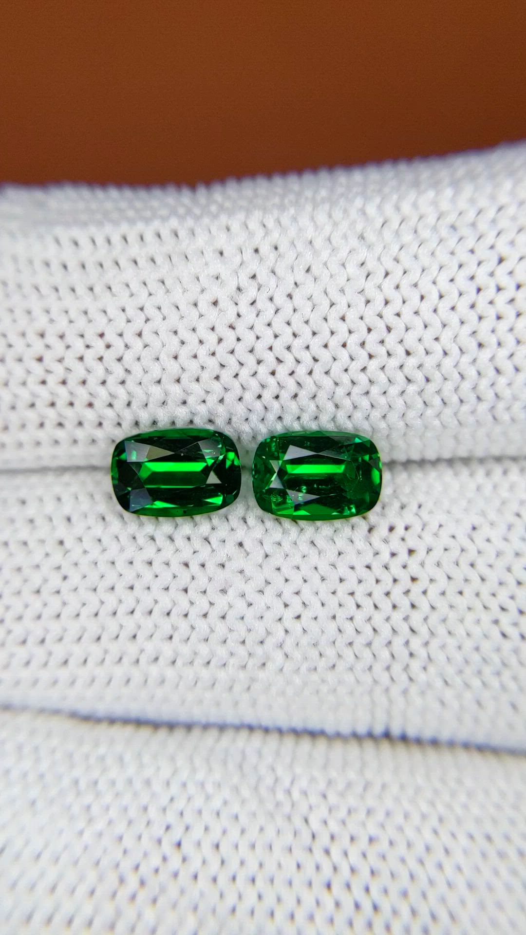 2.21&nbsp;Ct.Tw.Total Carat Weight Tsavorite Garnet Pair from Madagascar Size Video