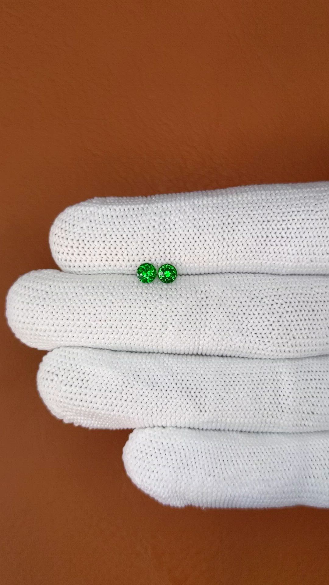 0.50&nbsp;Ct.Tw.Total Carat Weight Tsavorite Garnet Pair from Madagascar Size Video