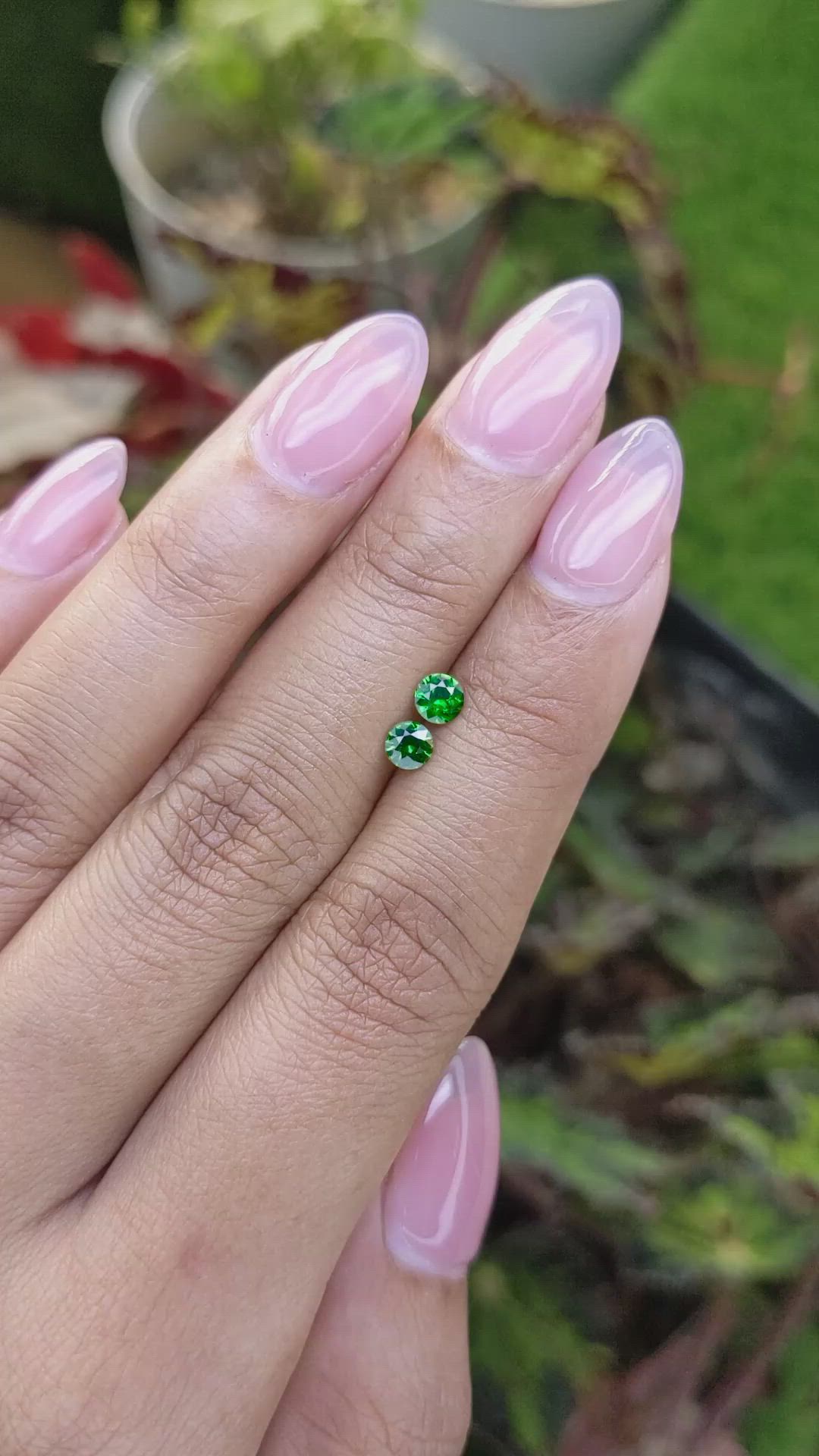 0.50&nbsp;Ct.Tw.Total Carat Weight Tsavorite Garnet Pair from Madagascar Size Video