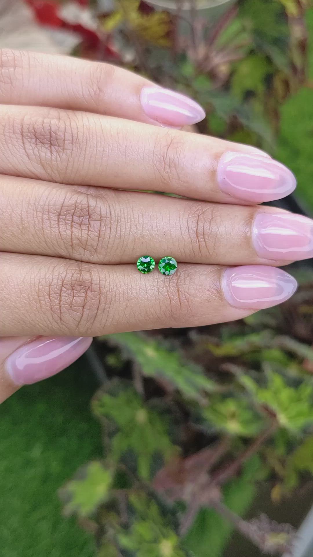 0.50&nbsp;Ct.Tw.Total Carat Weight Tsavorite Garnet Pair from Madagascar Size Video