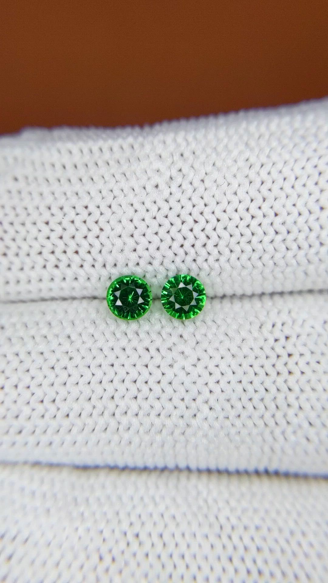0.53&nbsp;Ct.Tw.Total Carat Weight Tsavorite Garnet Pair from Madagascar Size Video