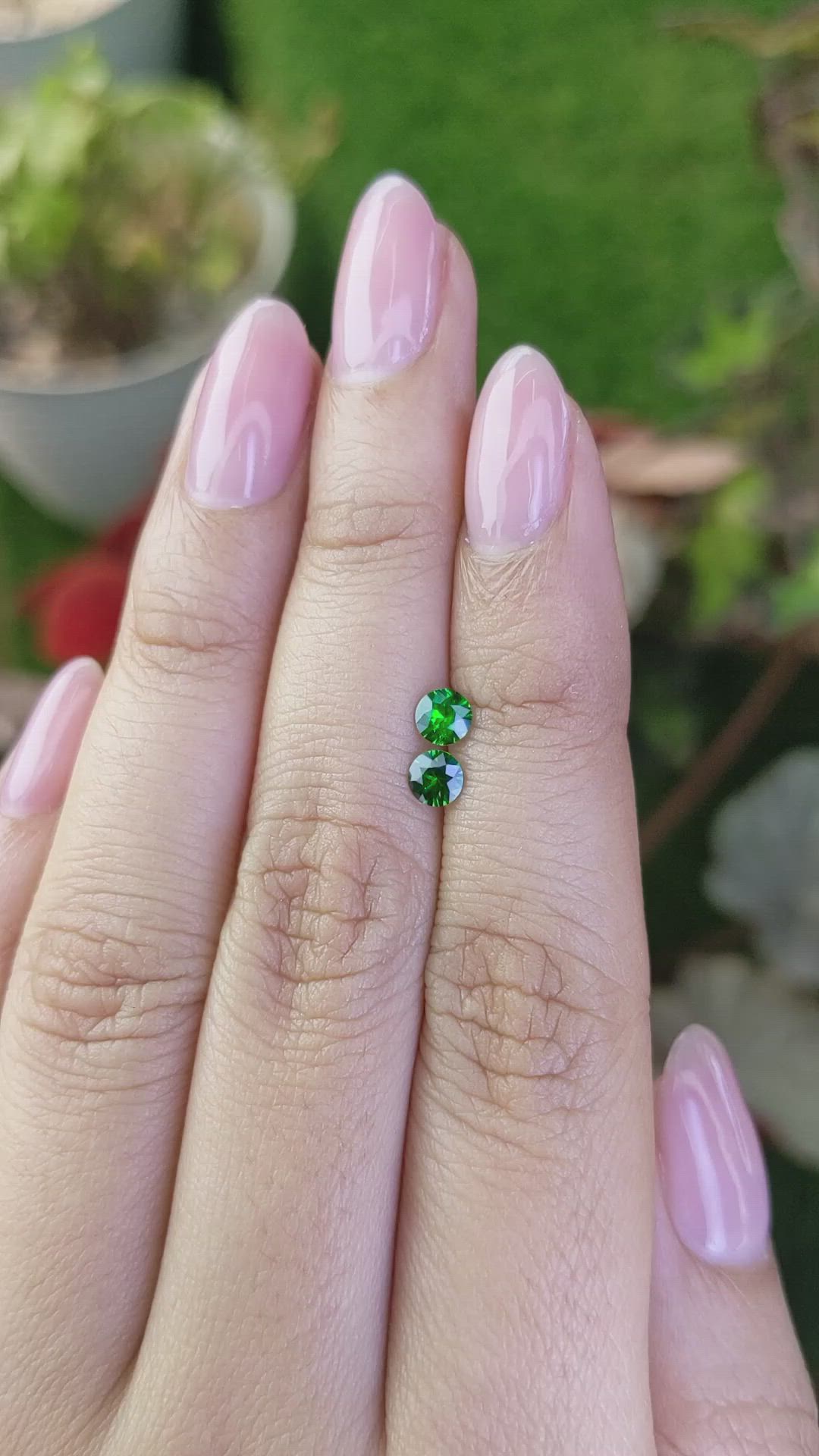 0.49&nbsp;Ct.Tw.Total Carat Weight Tsavorite Garnet Pair from Madagascar Size Video