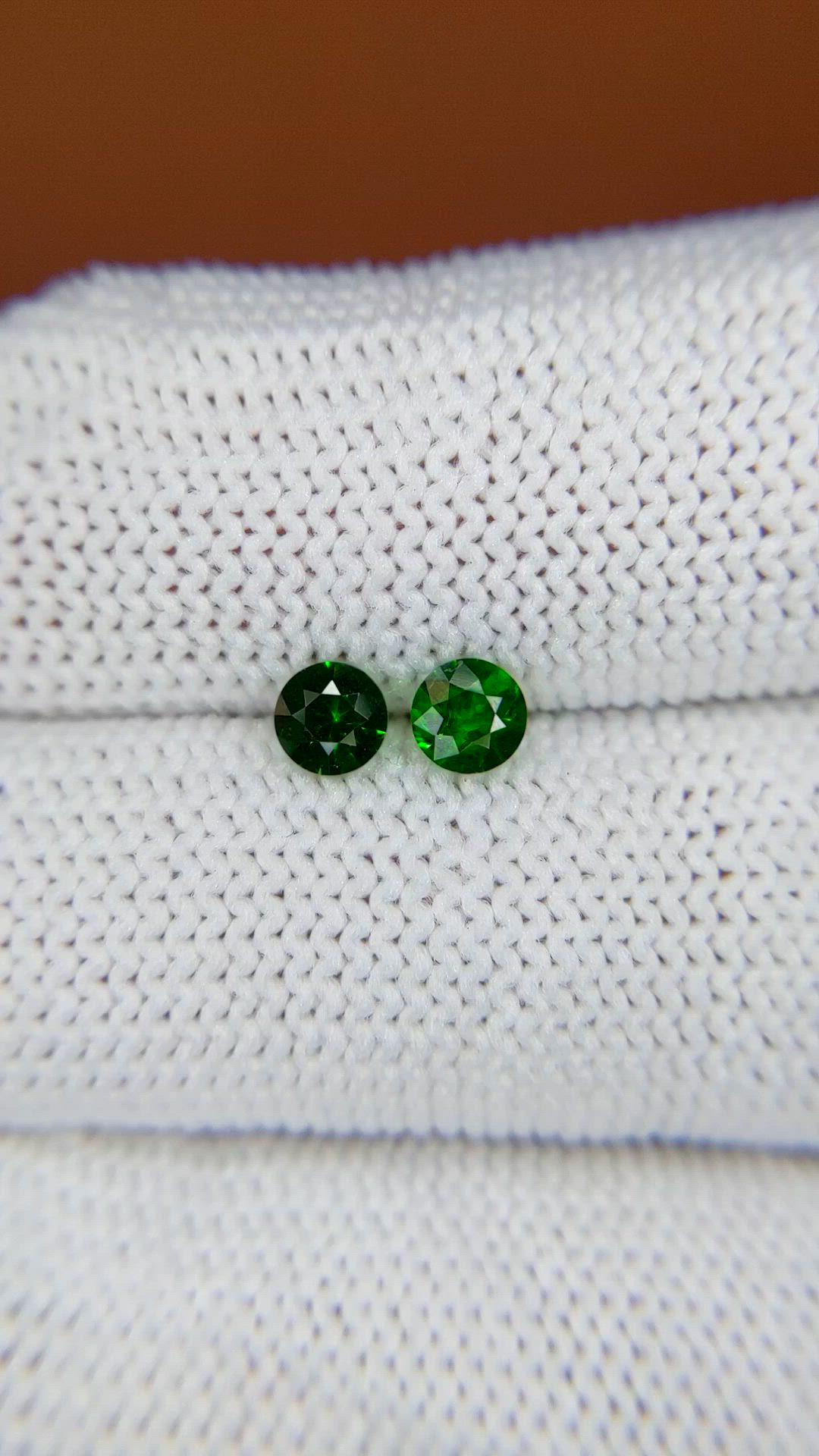 0.49&nbsp;Ct.Tw.Total Carat Weight Tsavorite Garnet Pair from Madagascar Size Video