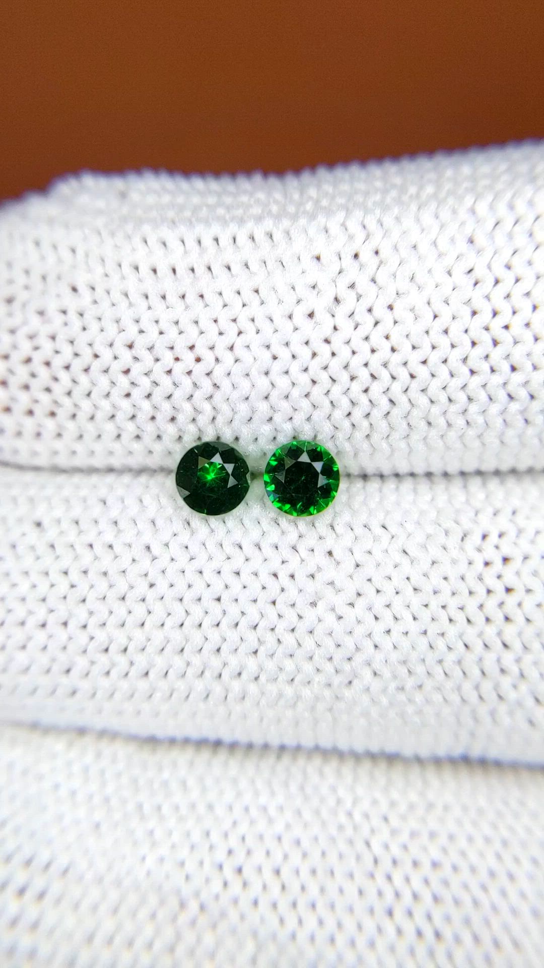 0.53&nbsp;Ct.Tw.Total Carat Weight Tsavorite Garnet Pair from Madagascar Size Video
