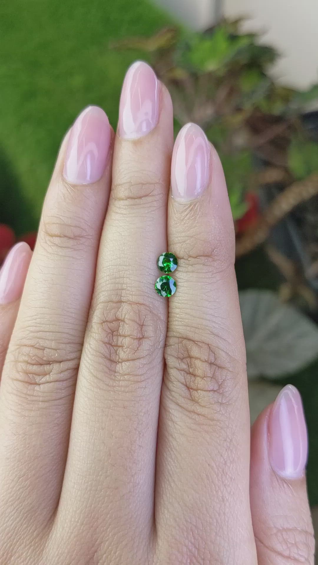 0.53&nbsp;Ct.Tw.Total Carat Weight Tsavorite Garnet Pair from Madagascar Size Video