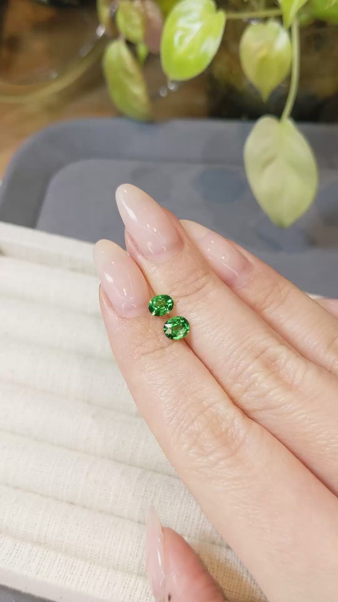 1.18&nbsp;Ct.Tw.Total Carat Weight Tsavorite Garnet Pair from Tanzania Size Video