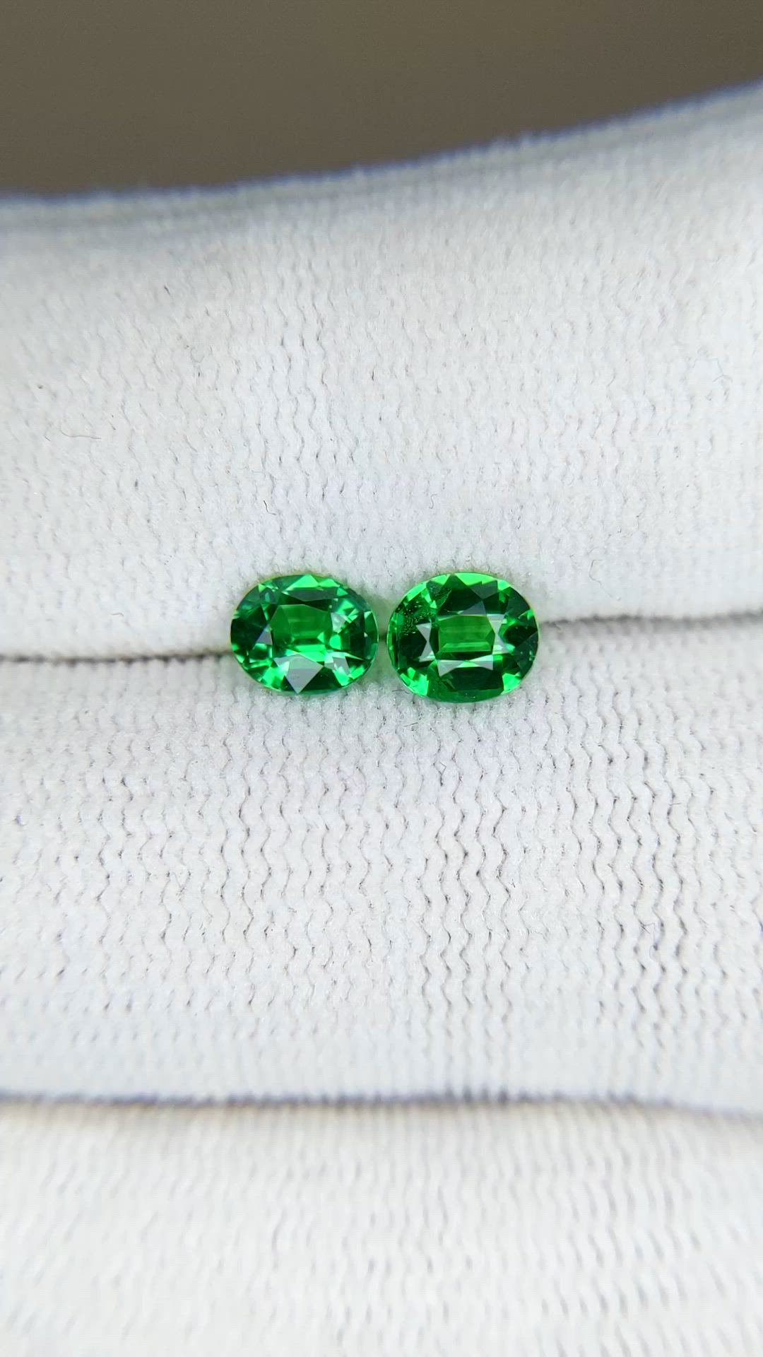 1.18&nbsp;Ct.Tw.Total Carat Weight Tsavorite Garnet Pair from Tanzania Size Video
