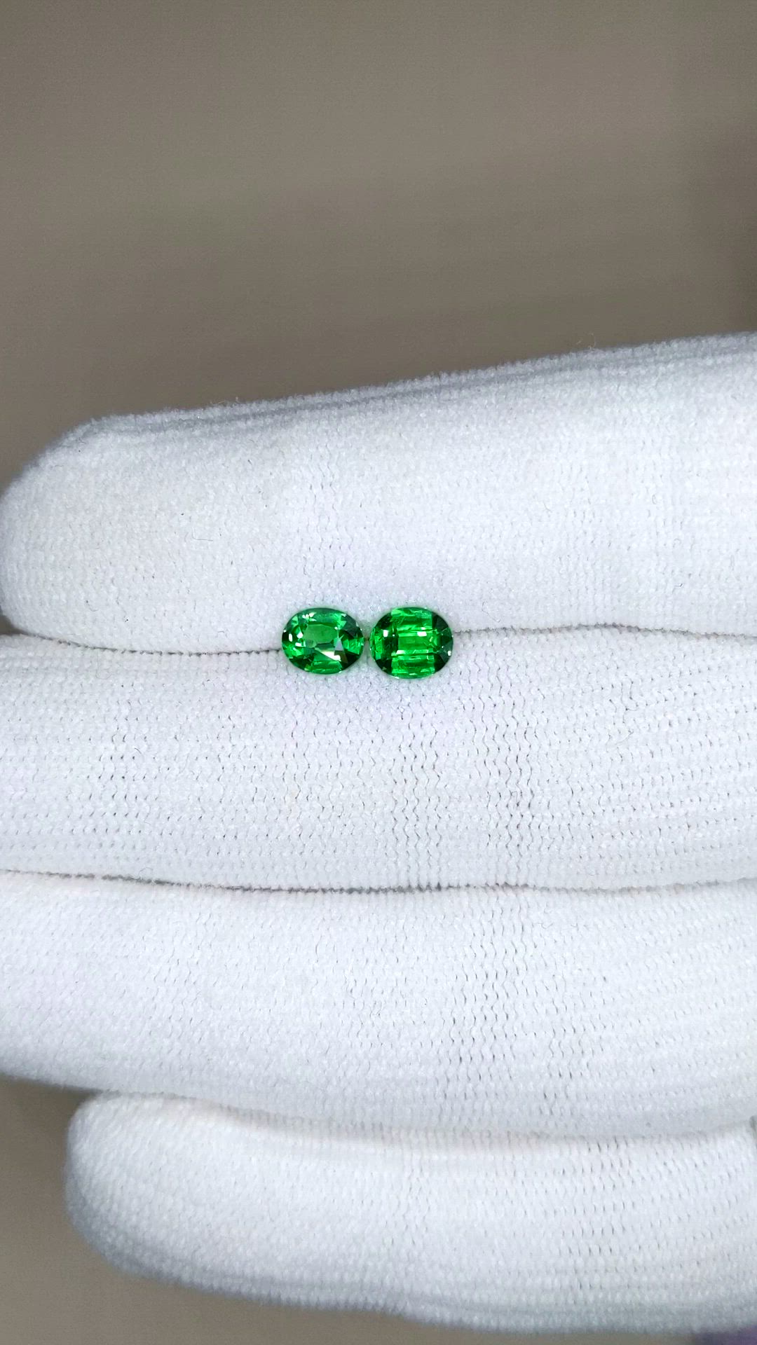 1.18&nbsp;Ct.Tw.Total Carat Weight Tsavorite Garnet Pair from Tanzania Size Video