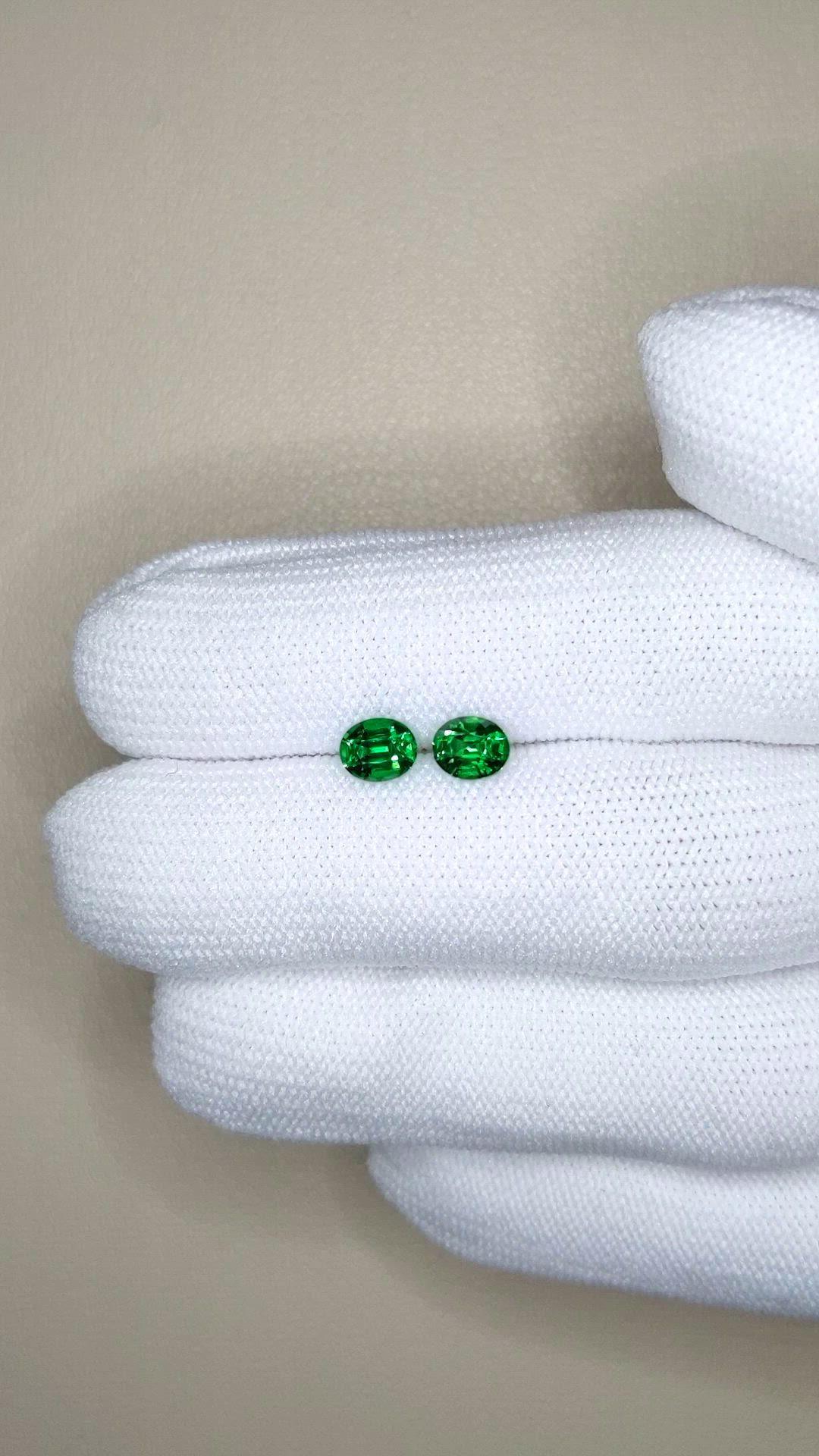 1.25&nbsp;Ct.Tw.Total Carat Weight Tsavorite Garnet Pair from Tanzania Size Video
