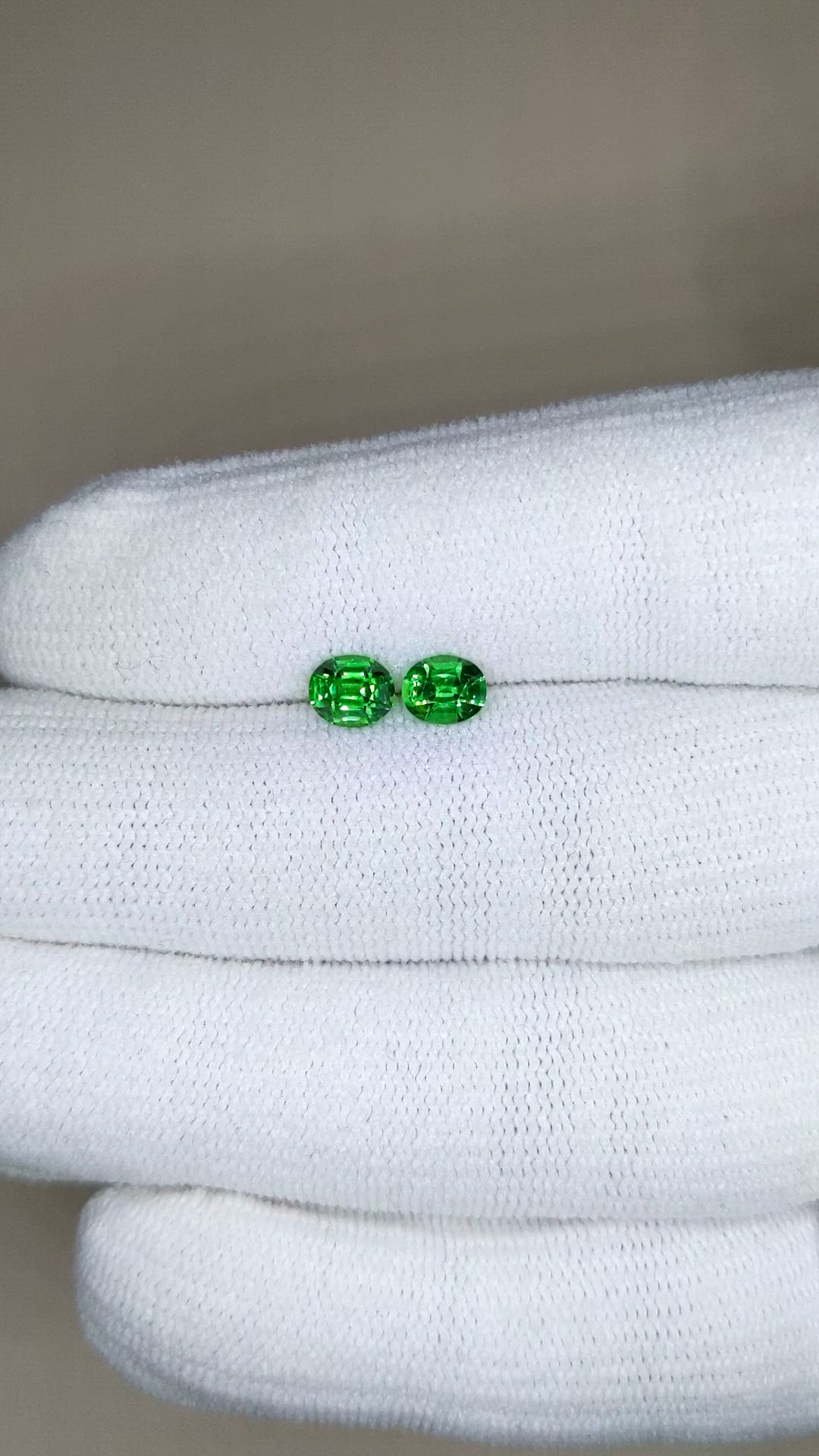 1.26&nbsp;Ct.Tw.Total Carat Weight Tsavorite Garnet Pair from Tanzania Size Video