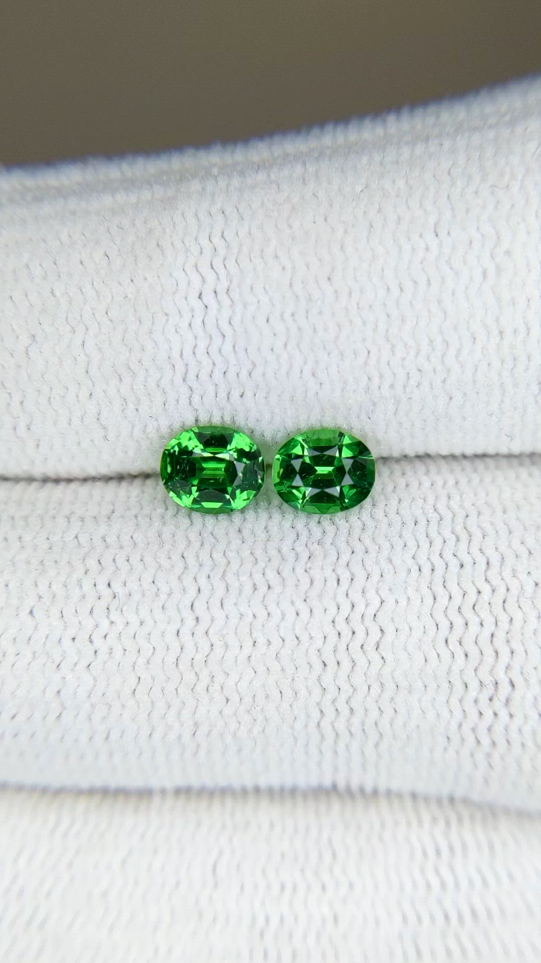 1.26&nbsp;Ct.Tw.Total Carat Weight Tsavorite Garnet Pair from Tanzania Size Video