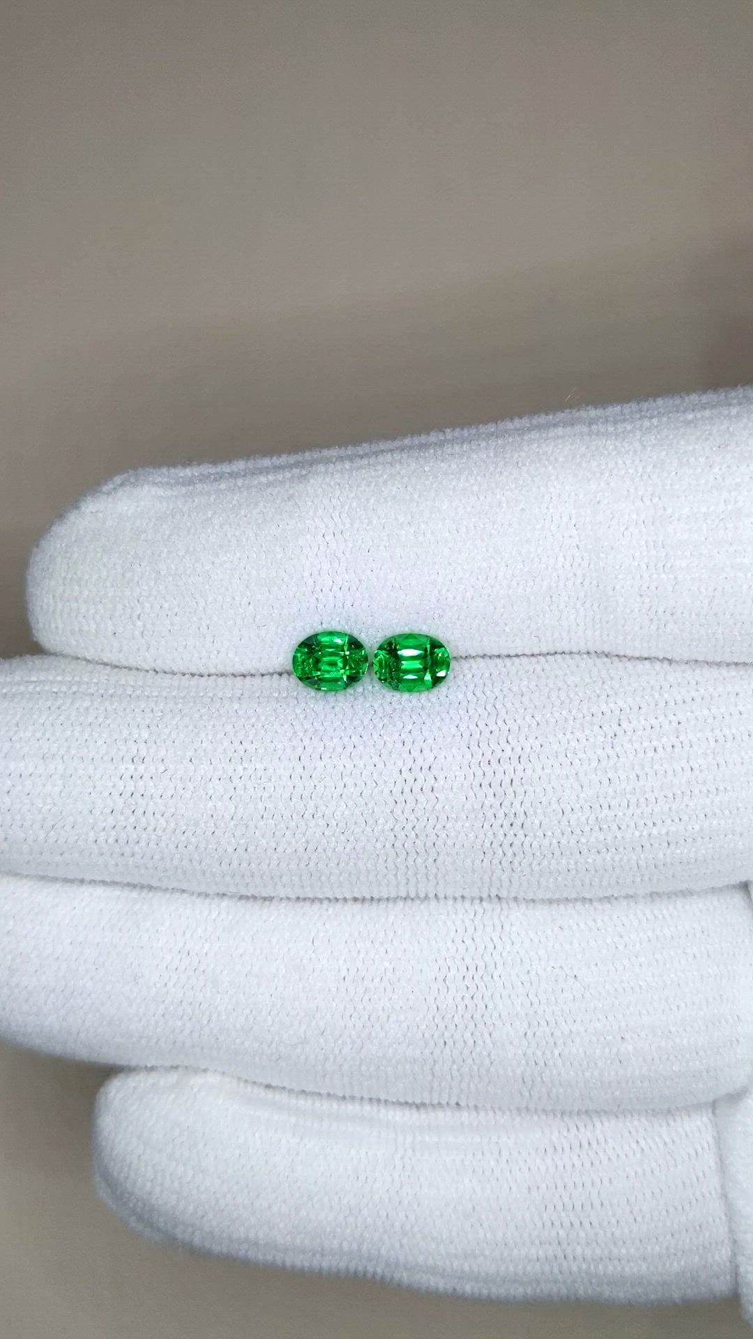 1.35&nbsp;Ct.Tw.Total Carat Weight Tsavorite Garnet Pair from Tanzania Size Video
