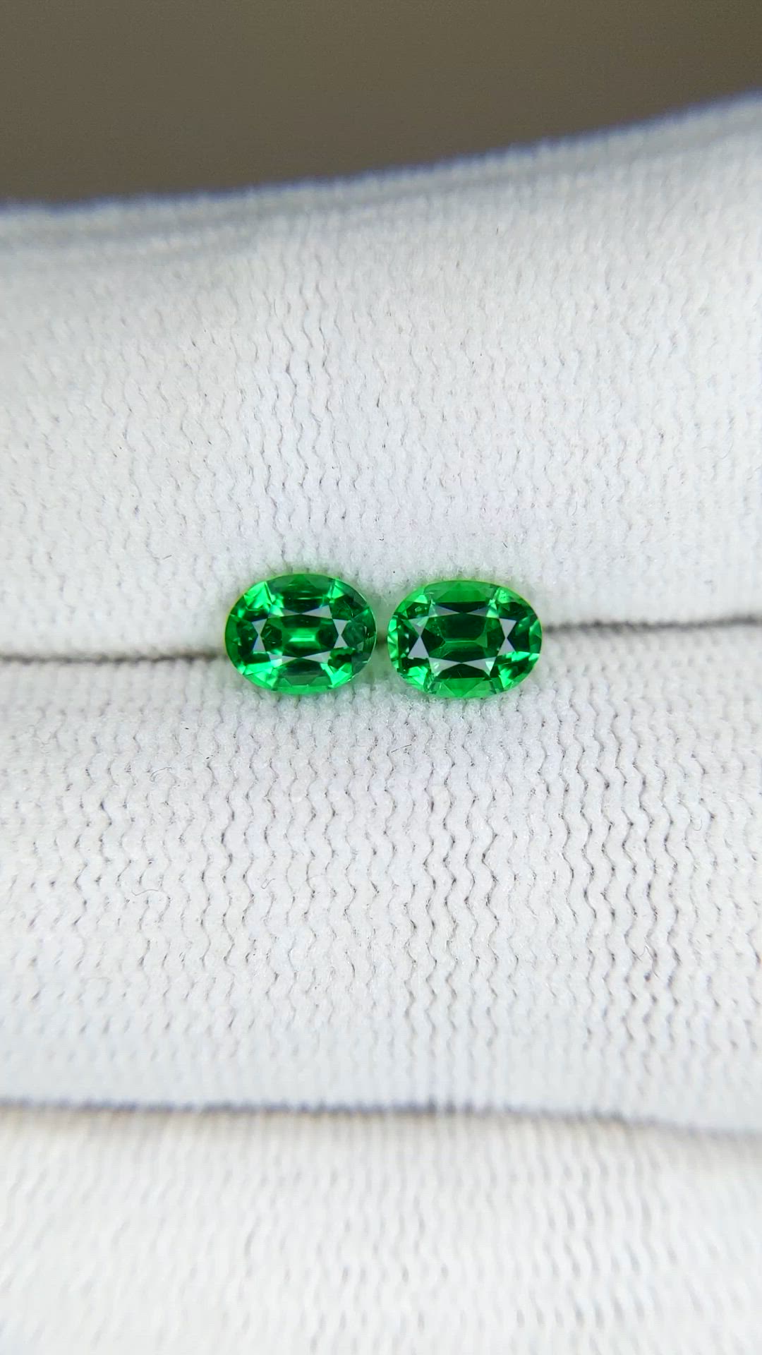 1.35&nbsp;Ct.Tw.Total Carat Weight Tsavorite Garnet Pair from Tanzania Size Video