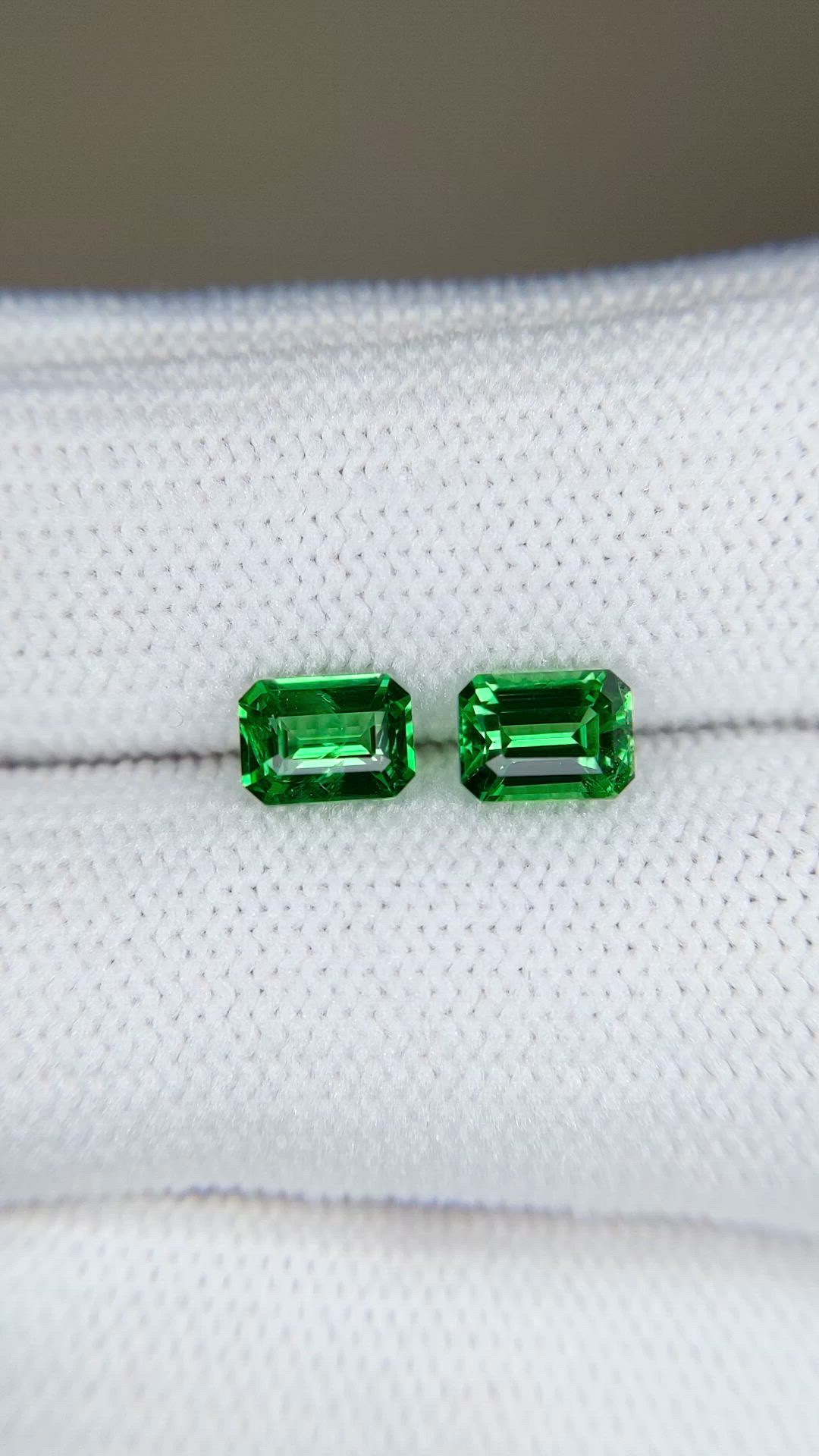 1.45&nbsp;Ct.Tw.Total Carat Weight Tsavorite Garnet Pair from Tanzania Size Video