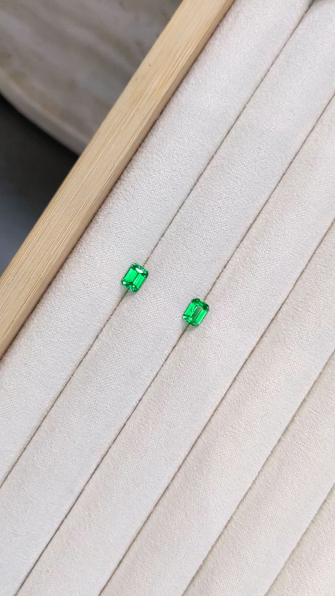 1.45&nbsp;Ct.Tw.Total Carat Weight Tsavorite Garnet Pair from Tanzania Size Video