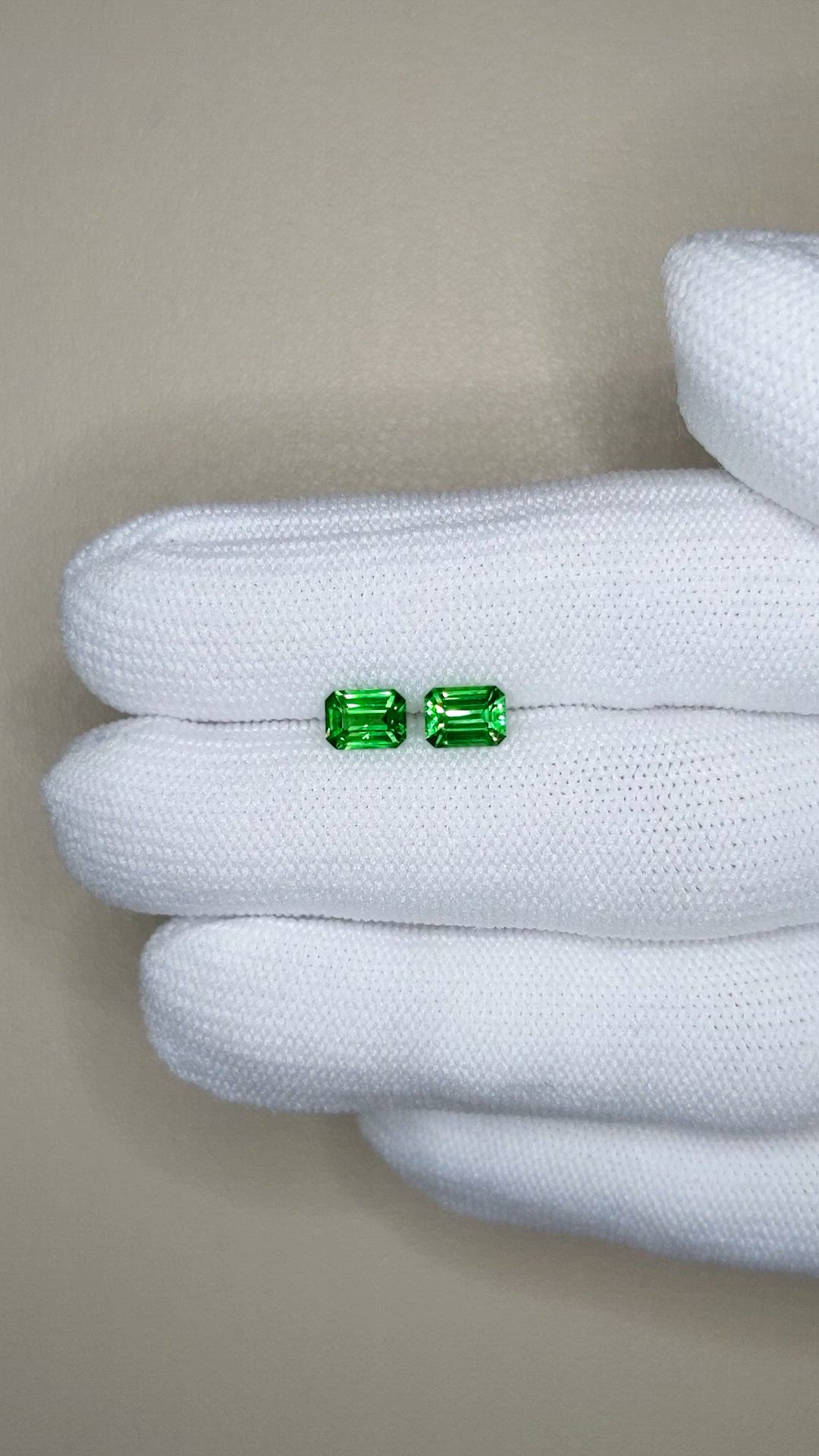 1.45&nbsp;Ct.Tw.Total Carat Weight Tsavorite Garnet Pair from Tanzania Size Video