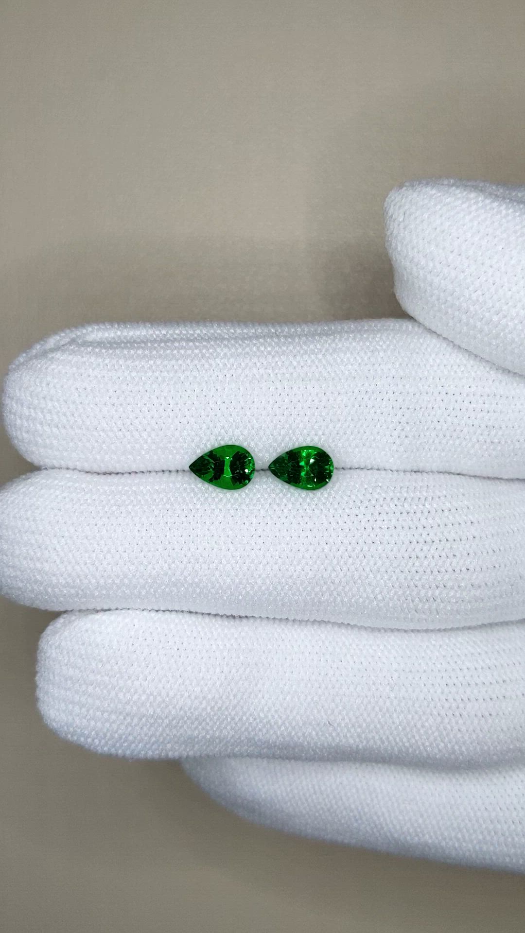 1.45&nbsp;Ct.Tw.Total Carat Weight Tsavorite Garnet Pair from Tanzania Size Video