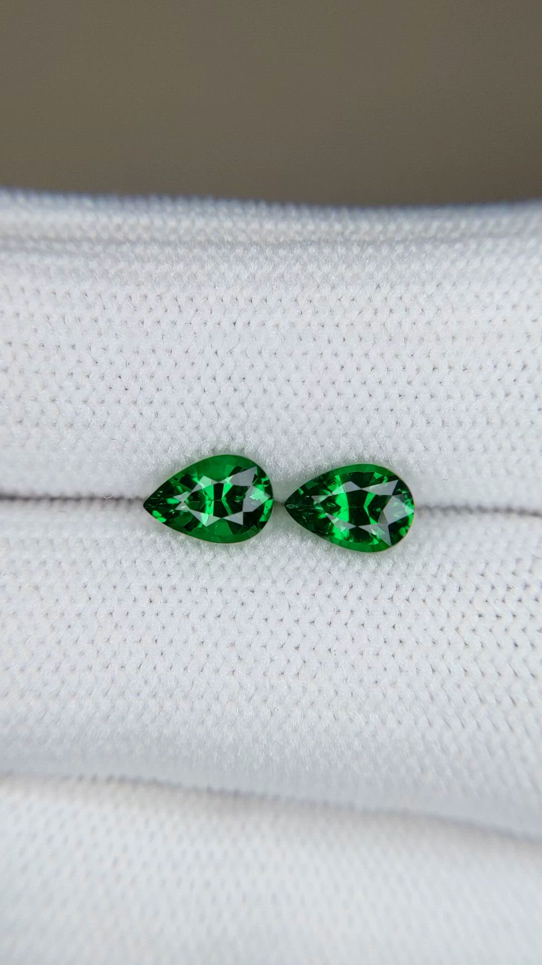 1.45&nbsp;Ct.Tw.Total Carat Weight Tsavorite Garnet Pair from Tanzania Size Video