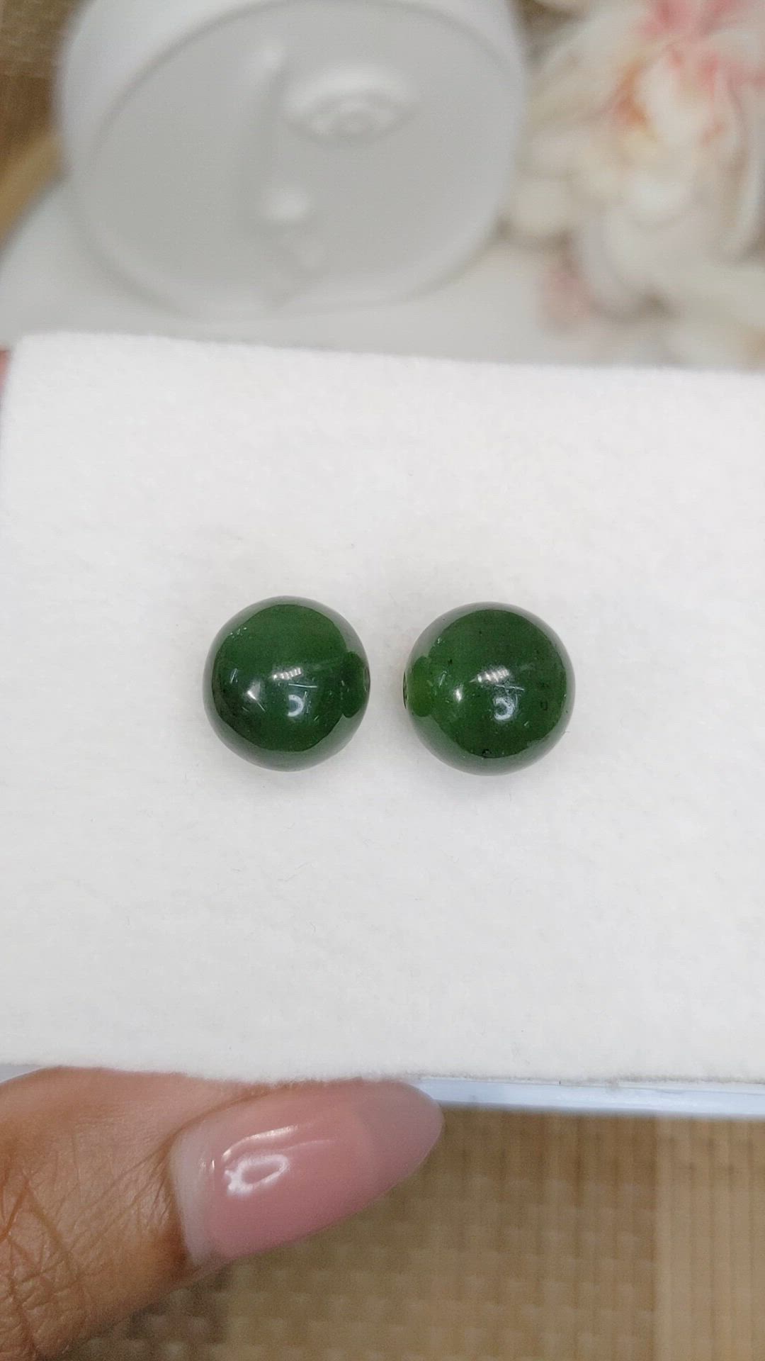 26.35&nbsp;Ct.Tw.Total Carat Weight Green Jade Pair from China Size Video
