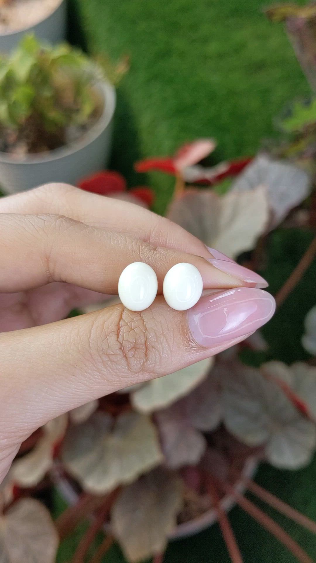 7.03&nbsp;Ct.Tw.Total Carat Weight Salmon and White Cabochon Coral Pair from Italy Size Video