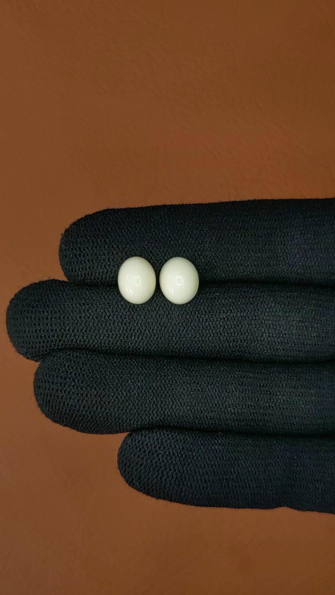 5.19&nbsp;Ct.Tw.Total Carat Weight Salmon and White Cabochon Coral Pair from Italy Size Video