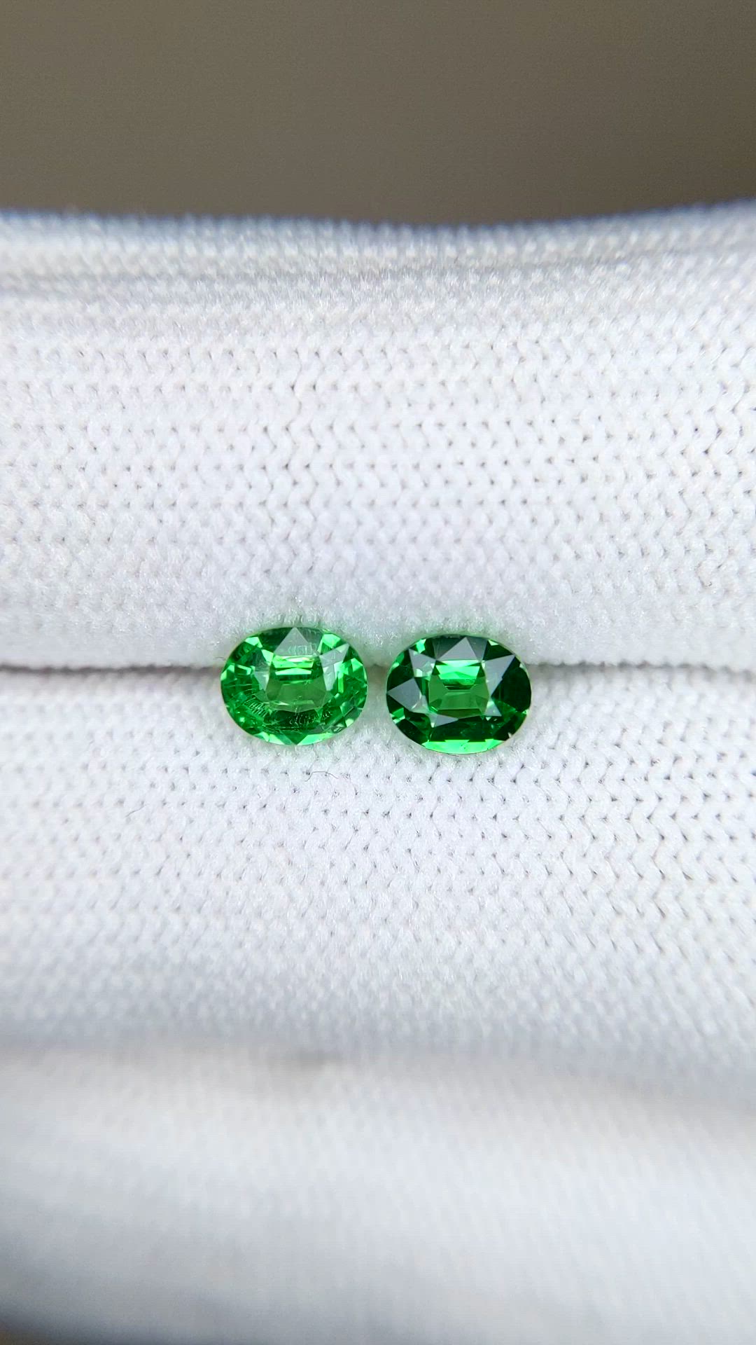 0.99&nbsp;Ct.Tw.Total Carat Weight Tsavorite Garnet Pair from Tanzania Size Video