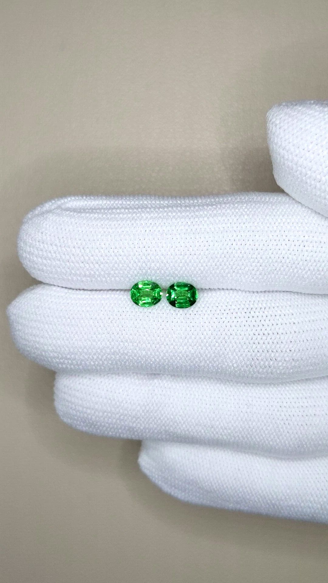0.99&nbsp;Ct.Tw.Total Carat Weight Tsavorite Garnet Pair from Tanzania Size Video