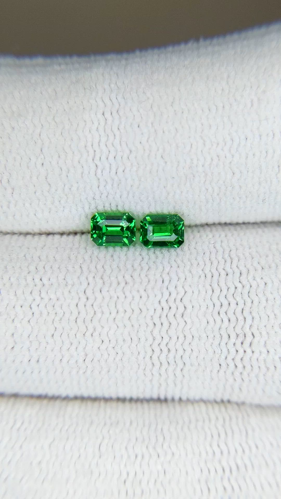 0.73&nbsp;Ct.Tw.Total Carat Weight Tsavorite Garnet Pair from Tanzania Size Video