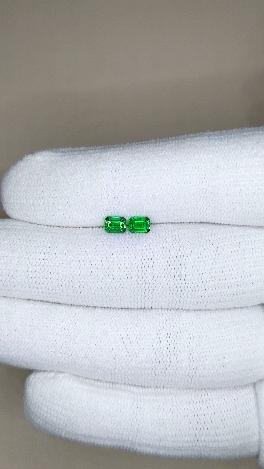 0.73&nbsp;Ct.Tw.Total Carat Weight Tsavorite Garnet Pair from Tanzania Size Video