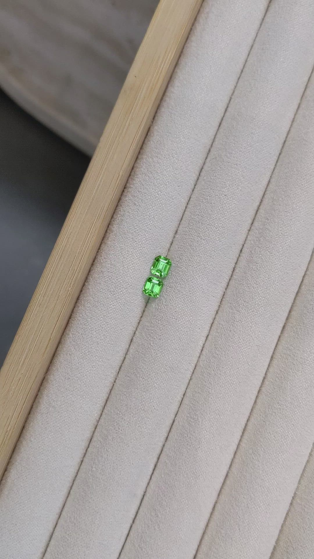 1.00&nbsp;Ct.Tw.Total Carat Weight Tsavorite Garnet Pair from Tanzania Size Video