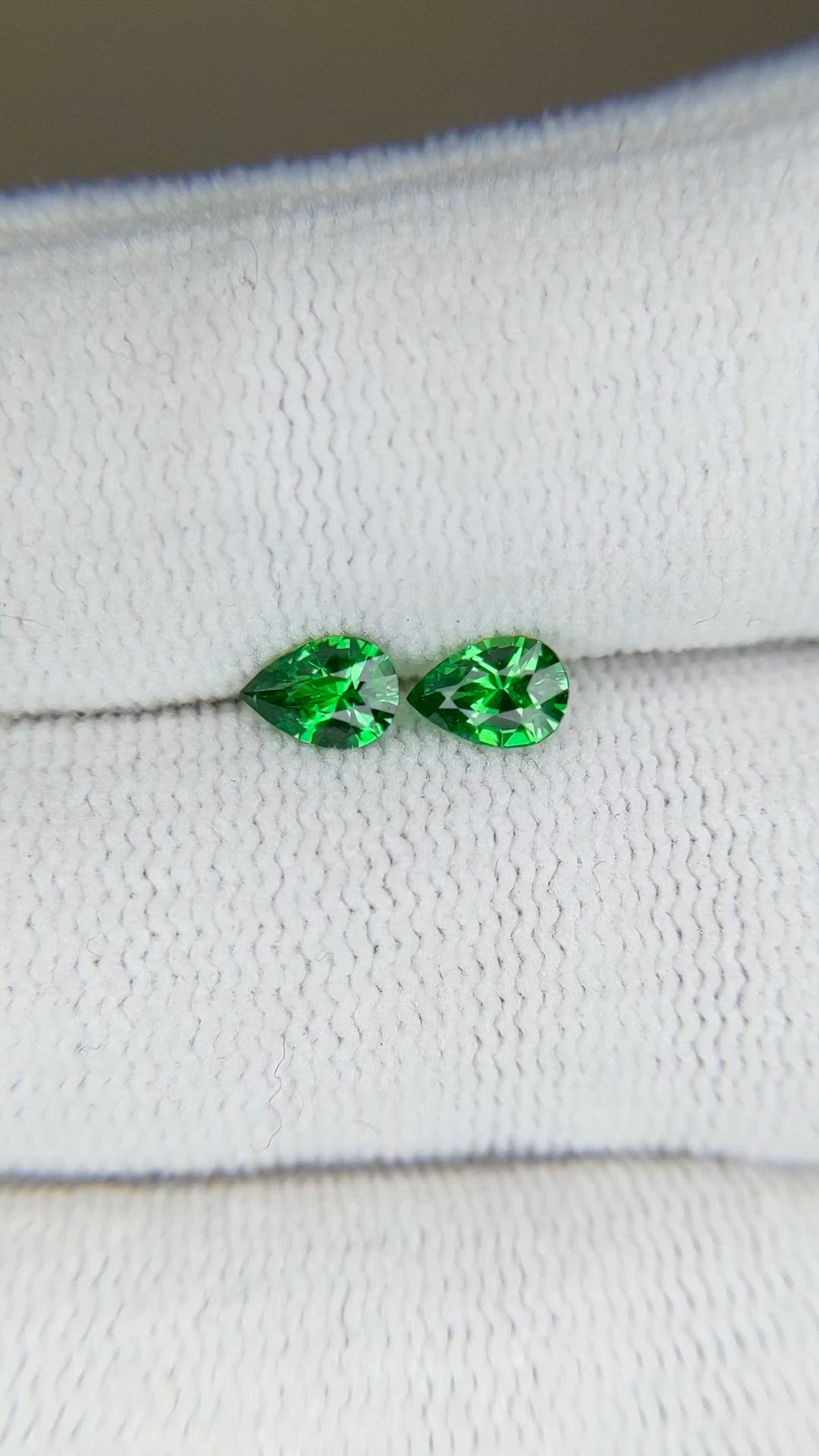 0.66&nbsp;Ct.Tw.Total Carat Weight Tsavorite Garnet Pair from Tanzania Size Video