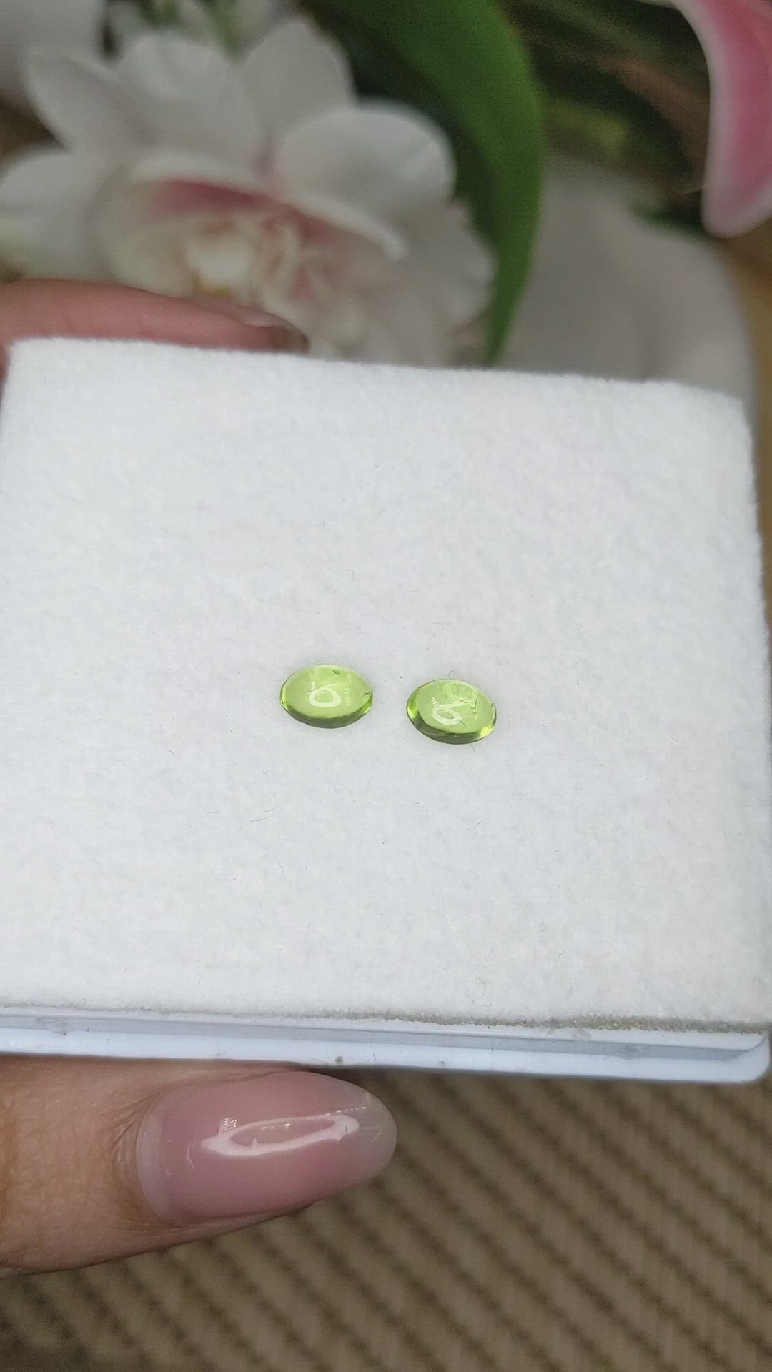 1.64&nbsp;Ct.Tw.Total Carat Weight Green (Lime Green) Cabochon Peridot Pair from Ceylon (Sri Lanka) Size Video