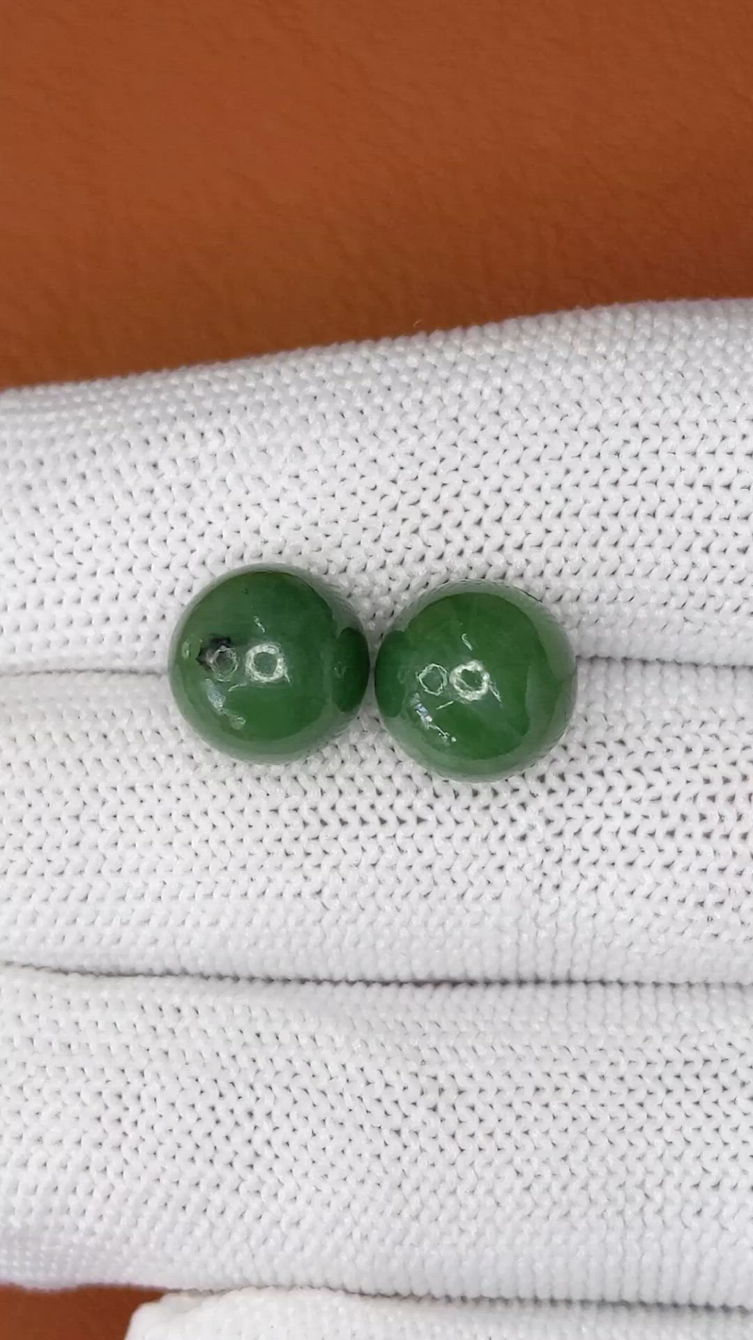 15.54&nbsp;Ct.Tw.Total Carat Weight Green Jade Pair from Burma (Myanmar) Size Video