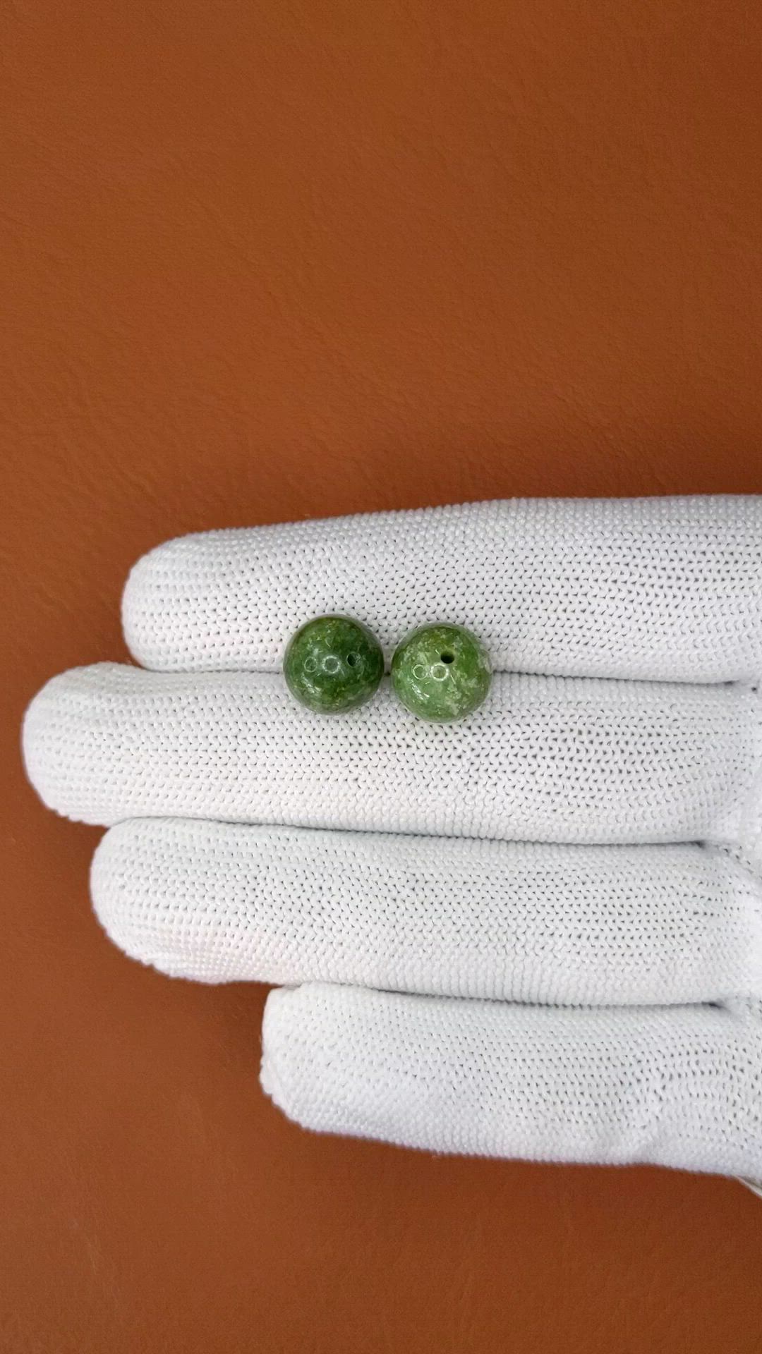 15.18&nbsp;Ct.Tw.Total Carat Weight Green Jade Pair from Burma (Myanmar) Size Video
