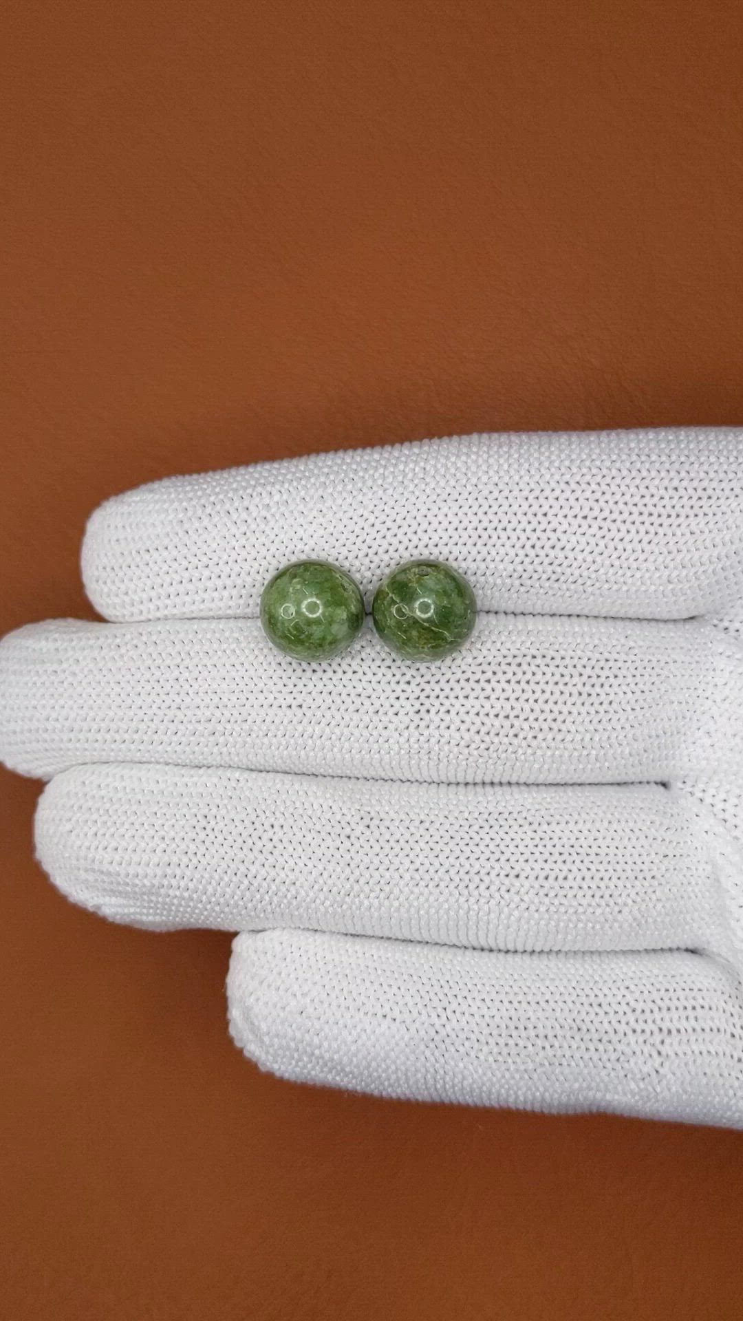 15.21&nbsp;Ct.Tw.Total Carat Weight Green Jade Pair from Burma (Myanmar) Size Video