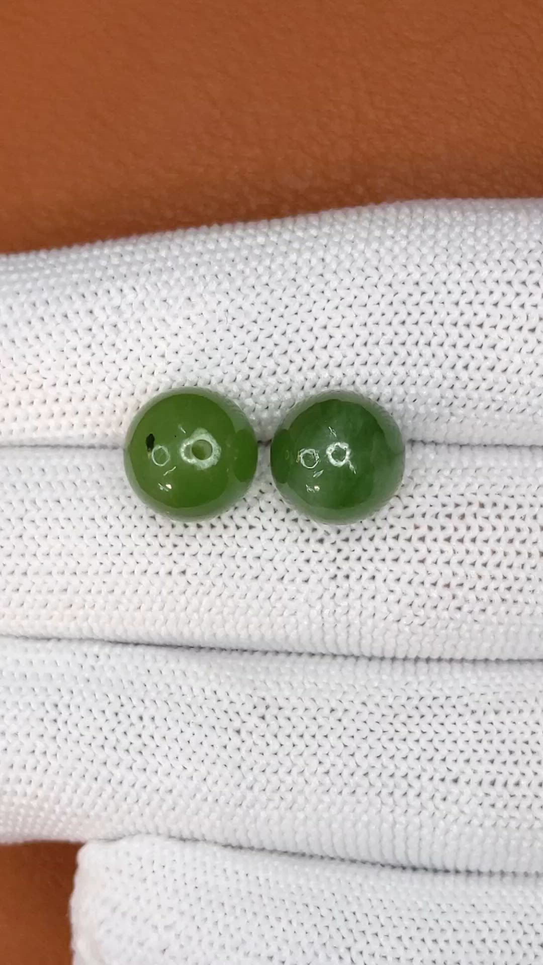 15.65&nbsp;Ct.Tw.Total Carat Weight Green Jade Pair from Burma (Myanmar) Size Video