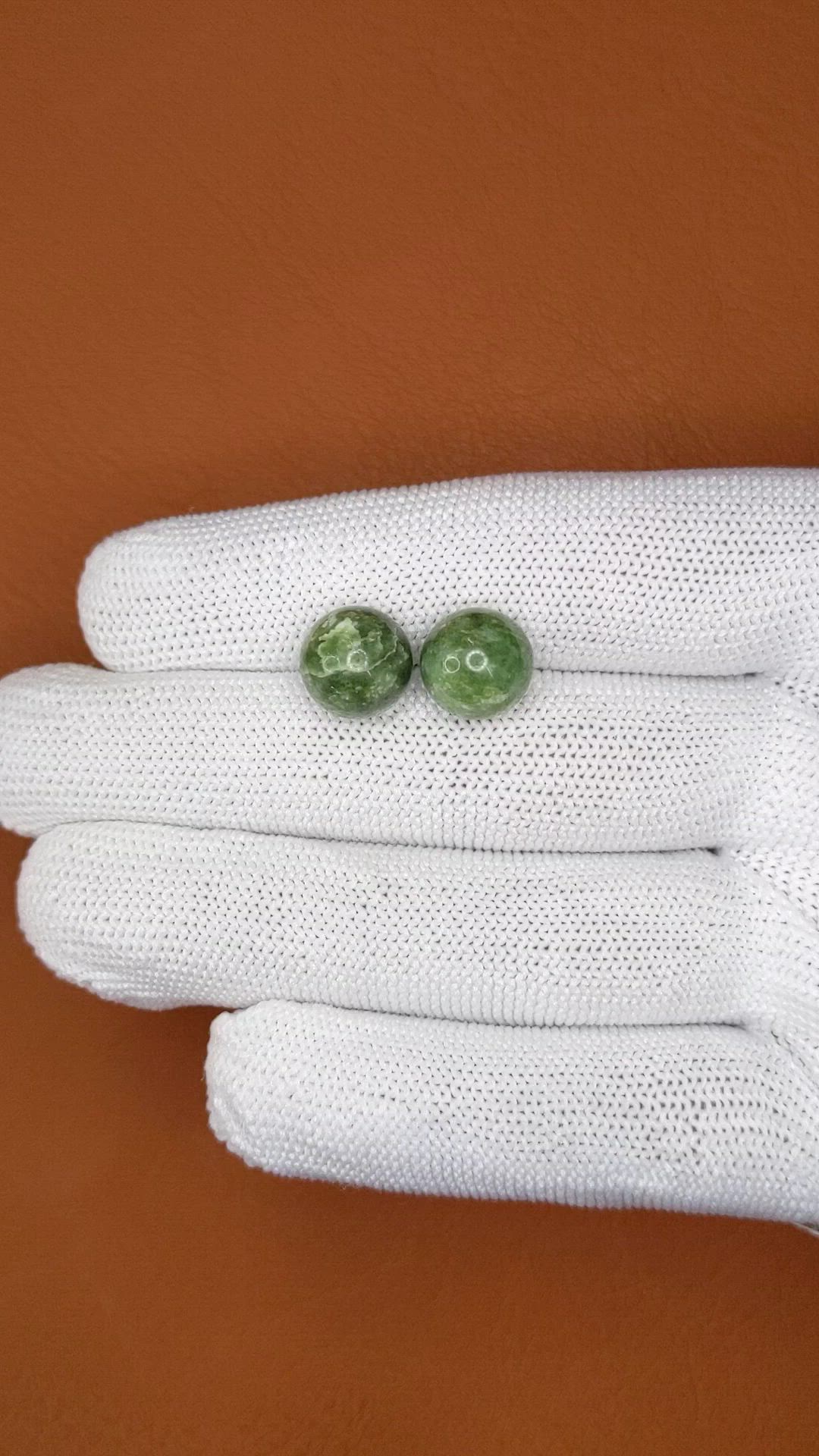 14.93&nbsp;Ct.Tw.Total Carat Weight Green Jade Pair from Burma (Myanmar) Size Video