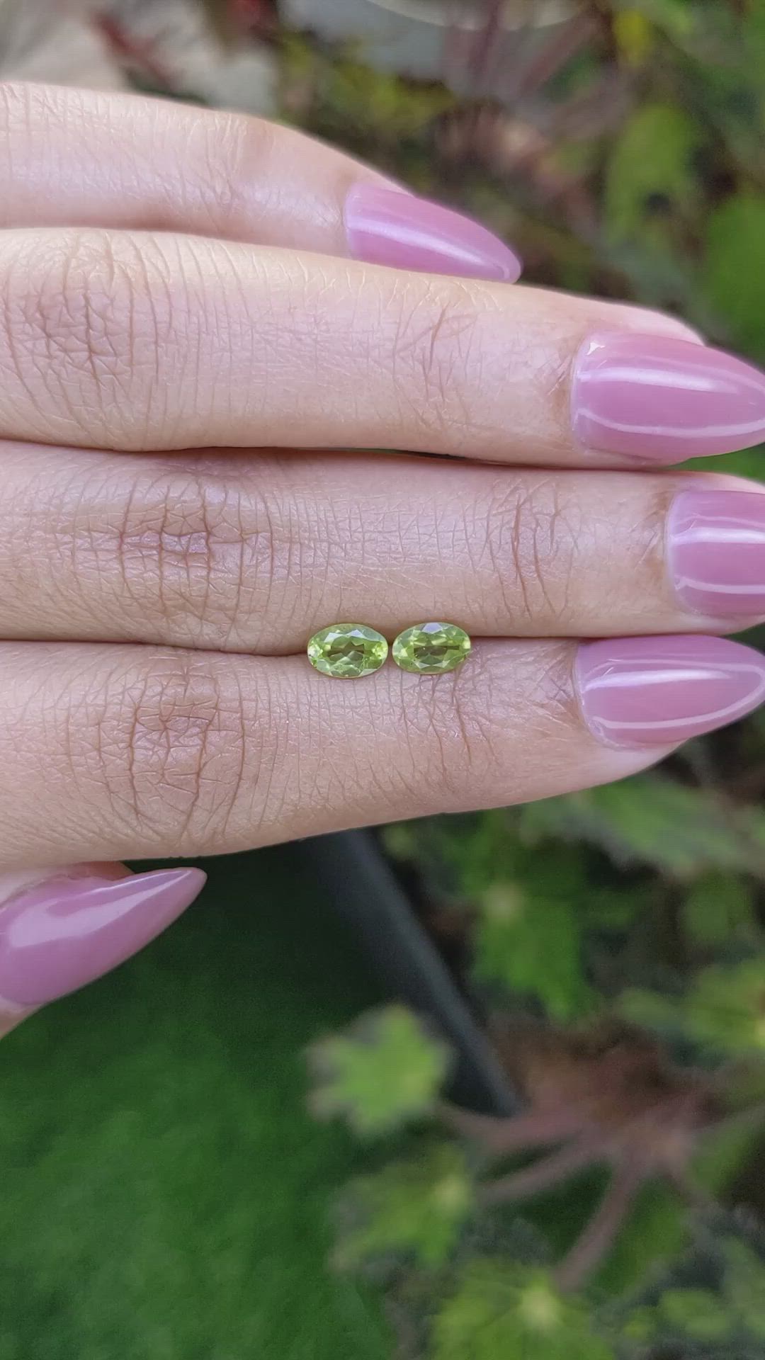 0.94 Ct.Tw.Total Carat Weight Green (Lime Green) Peridot Pair from Ceylon (Sri Lanka) Size Video