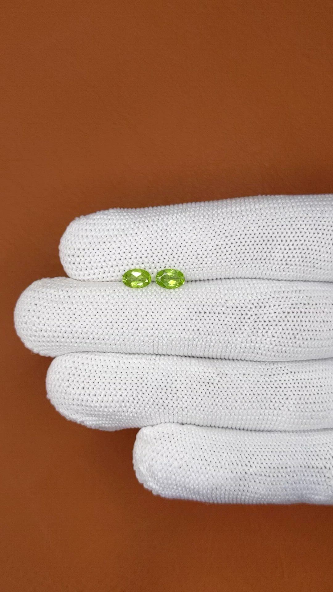 0.94 Ct.Tw.Total Carat Weight Green (Lime Green) Peridot Pair from Ceylon (Sri Lanka) Size Video