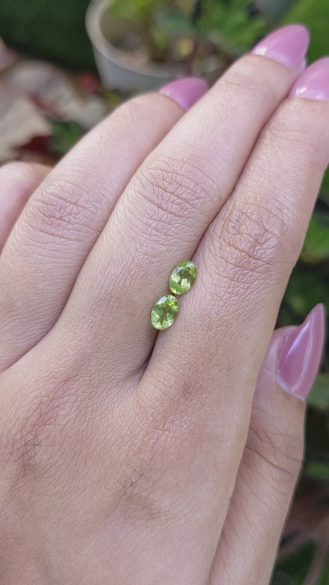 0.94 Ct.Tw.Total Carat Weight Green (Lime Green) Peridot Pair from Ceylon (Sri Lanka) Size Video