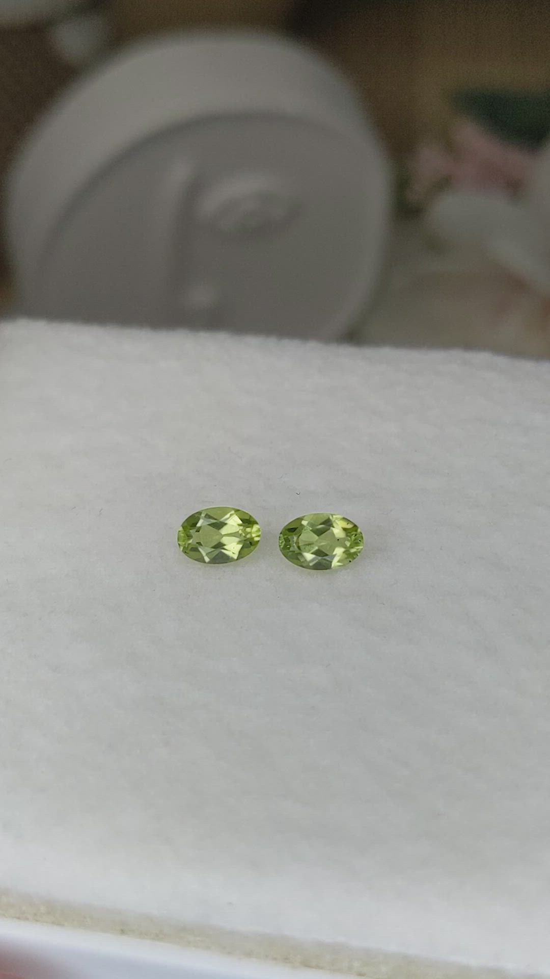 1.01&nbsp;Ct.Tw.Total Carat Weight Yellowish Green Peridot Pair from Ceylon (Sri Lanka) Size Video